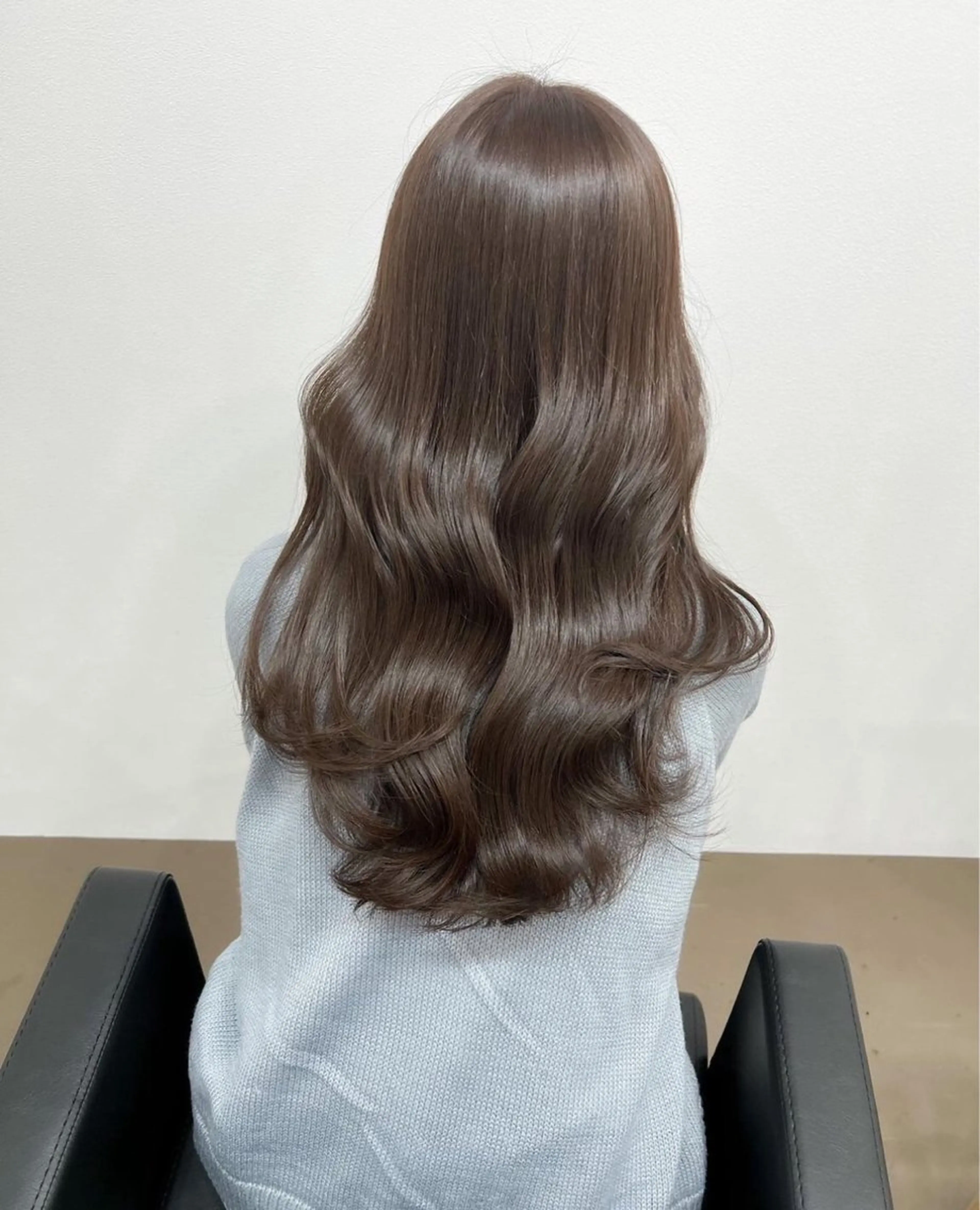 ロング カラー ベージュカラー 透明感カラー ラベンダーカラー ラベンダーベージュ ヘアカラー トリートメント ioe 元町のヘアスタイル