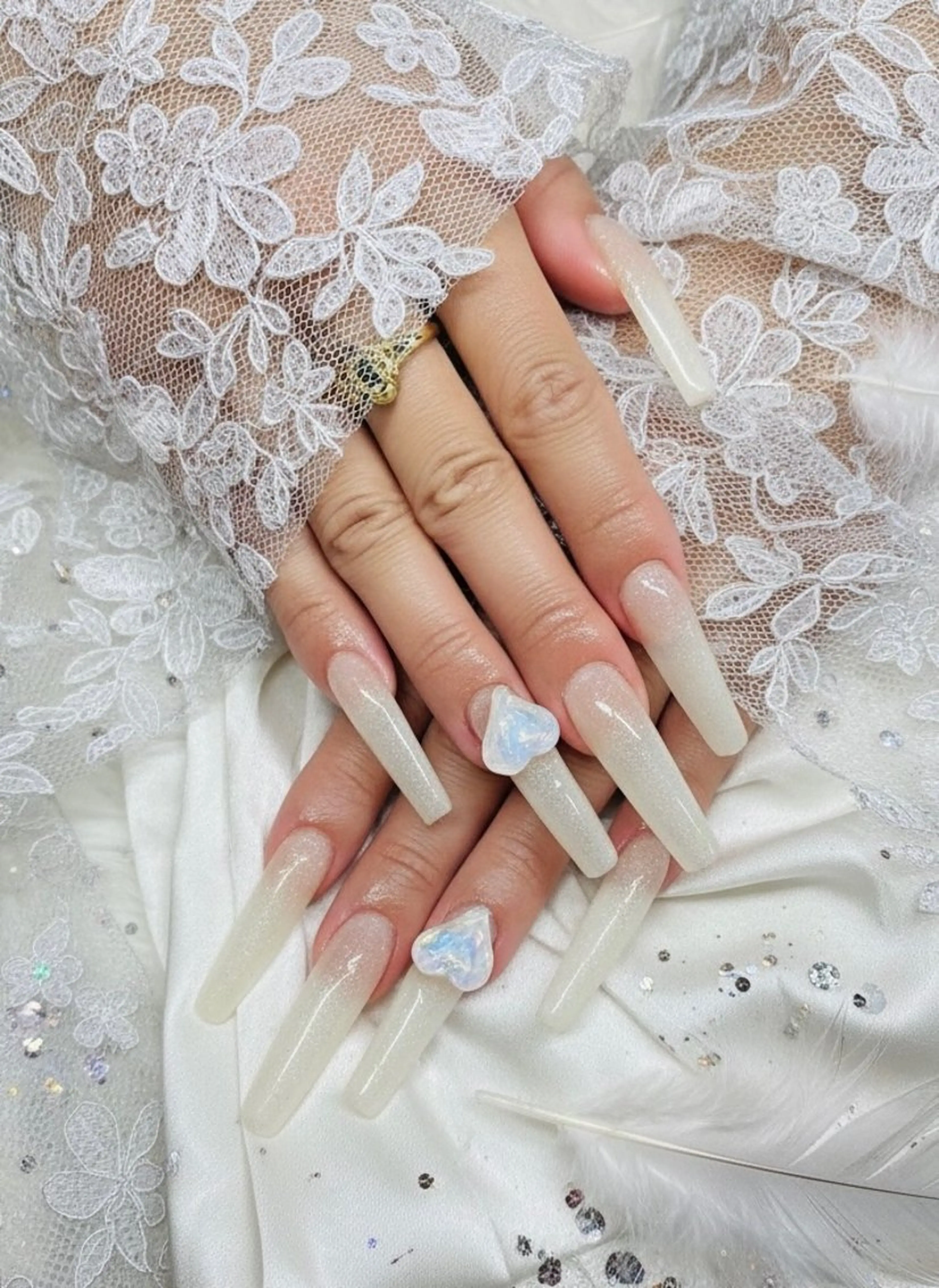 ネイル ロングネイル シルバー ホワイト ハンドネイル 24時間営業 UNABOMBAのネイルデザイン