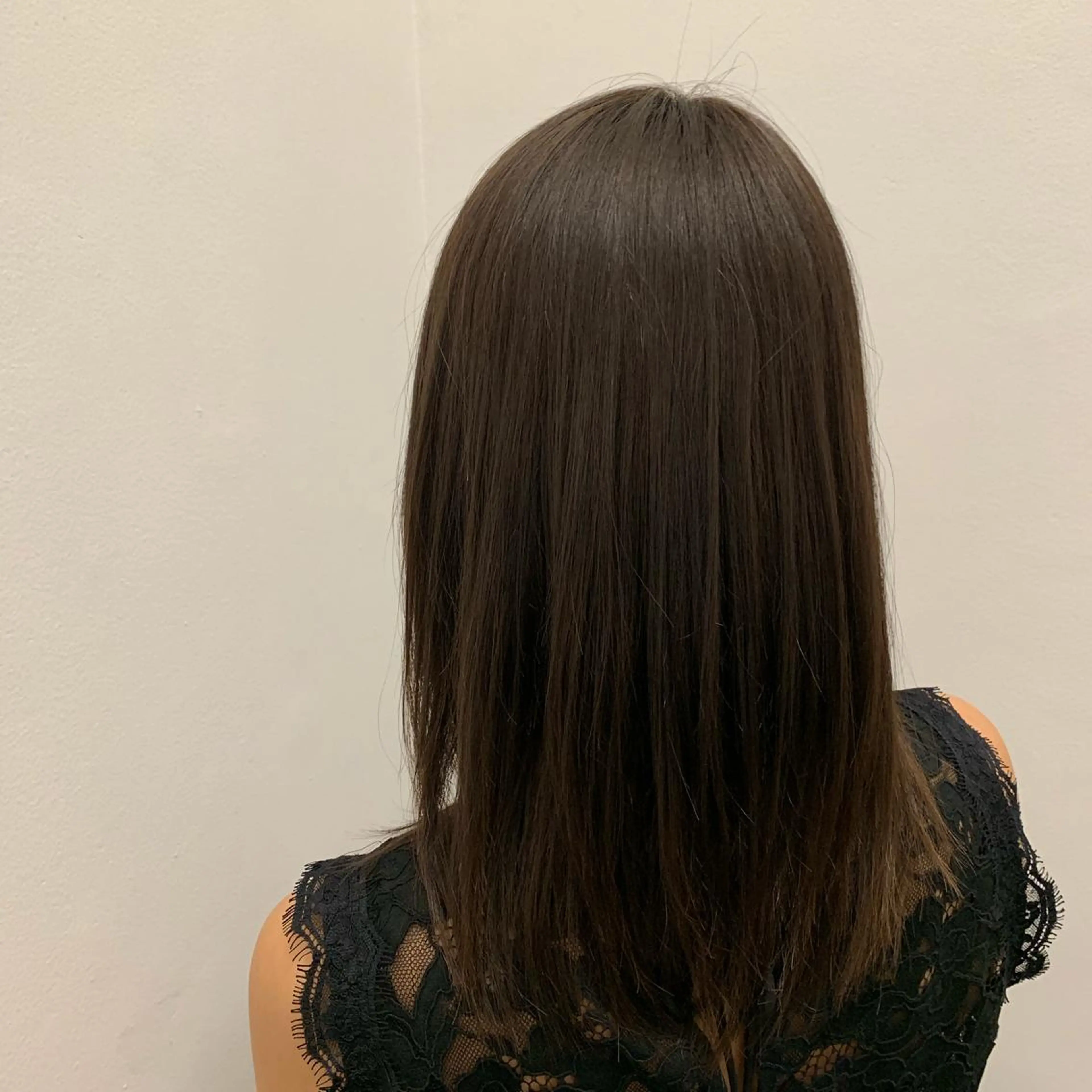 セミロング カラー ブリーチ 透明感カラー ブリーチなしカラー カット ヘアカラー トリートメント 縮毛/ショート/ ボブ/レイヤー/小原のヘアスタイル