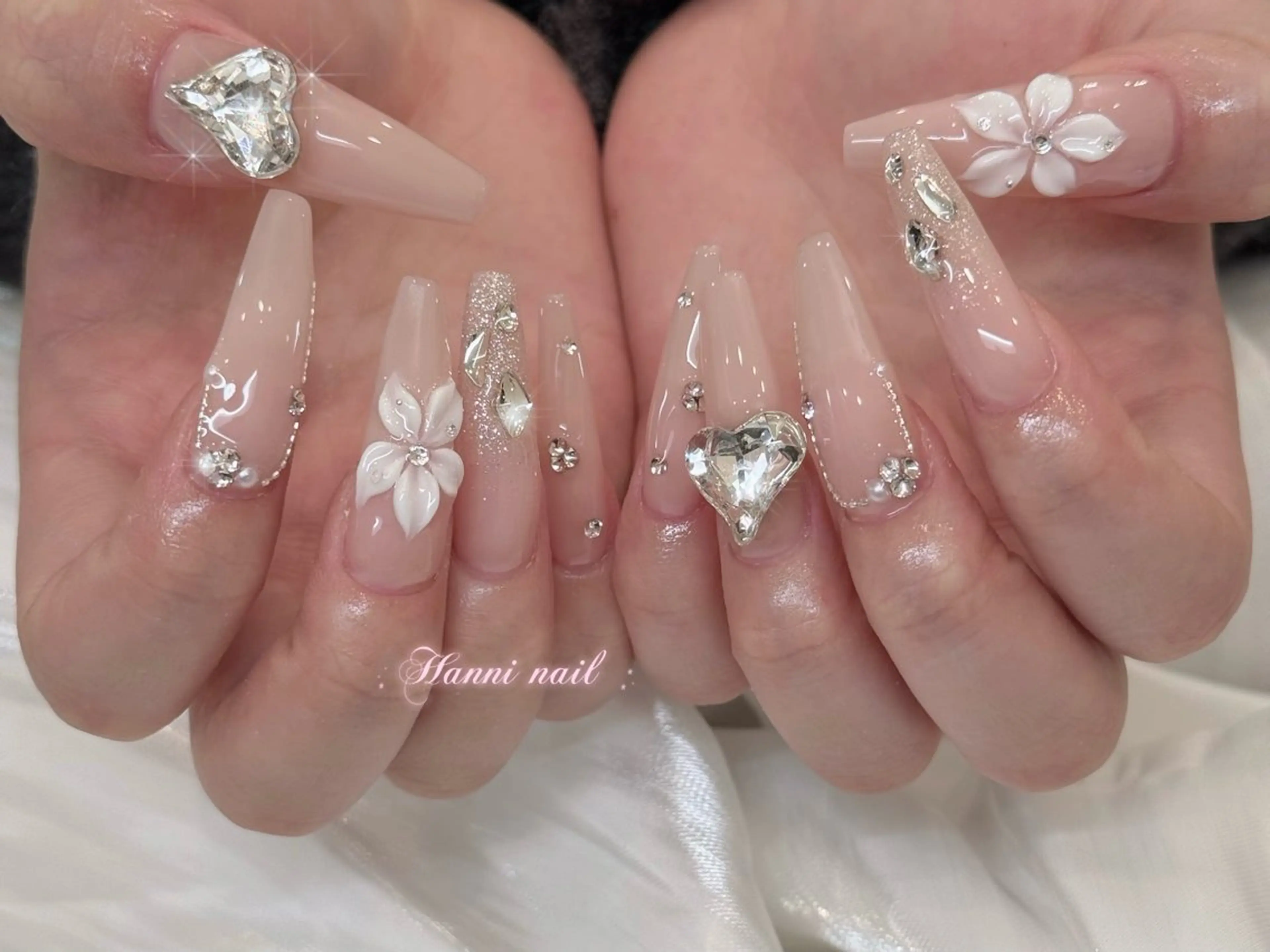 ネイル アートネイル オーロラネイル チークネイル フレンチネイル ジェルネイル ハンドネイル Hanni Nail Salon所属・Hanni ハンのネイルデザイン