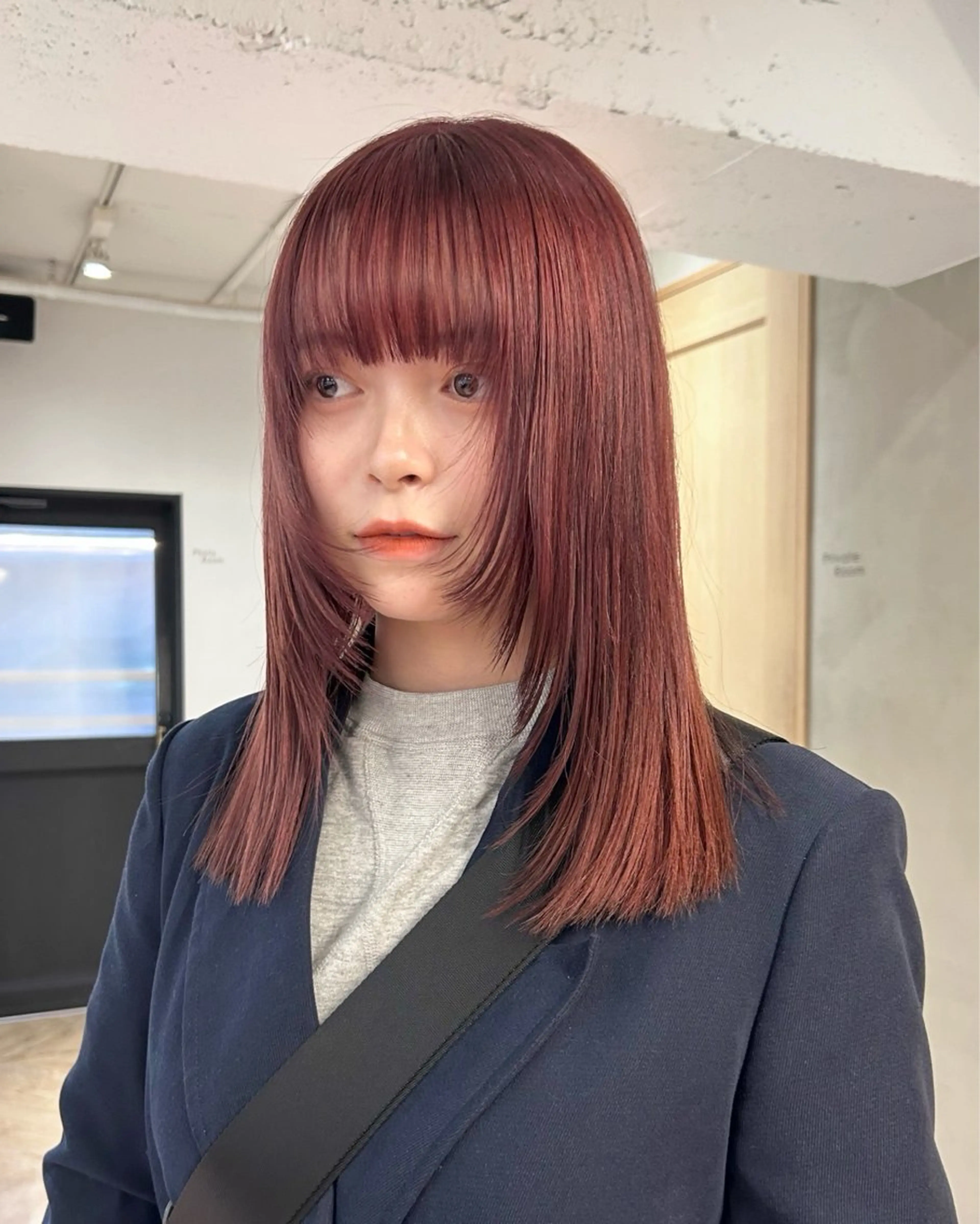 セミロング カラー ブリーチ デザインカット 顔まわりレイヤー レイヤーカット レイヤーカット/栄/ 顔周り/キトウモエノのヘアスタイル