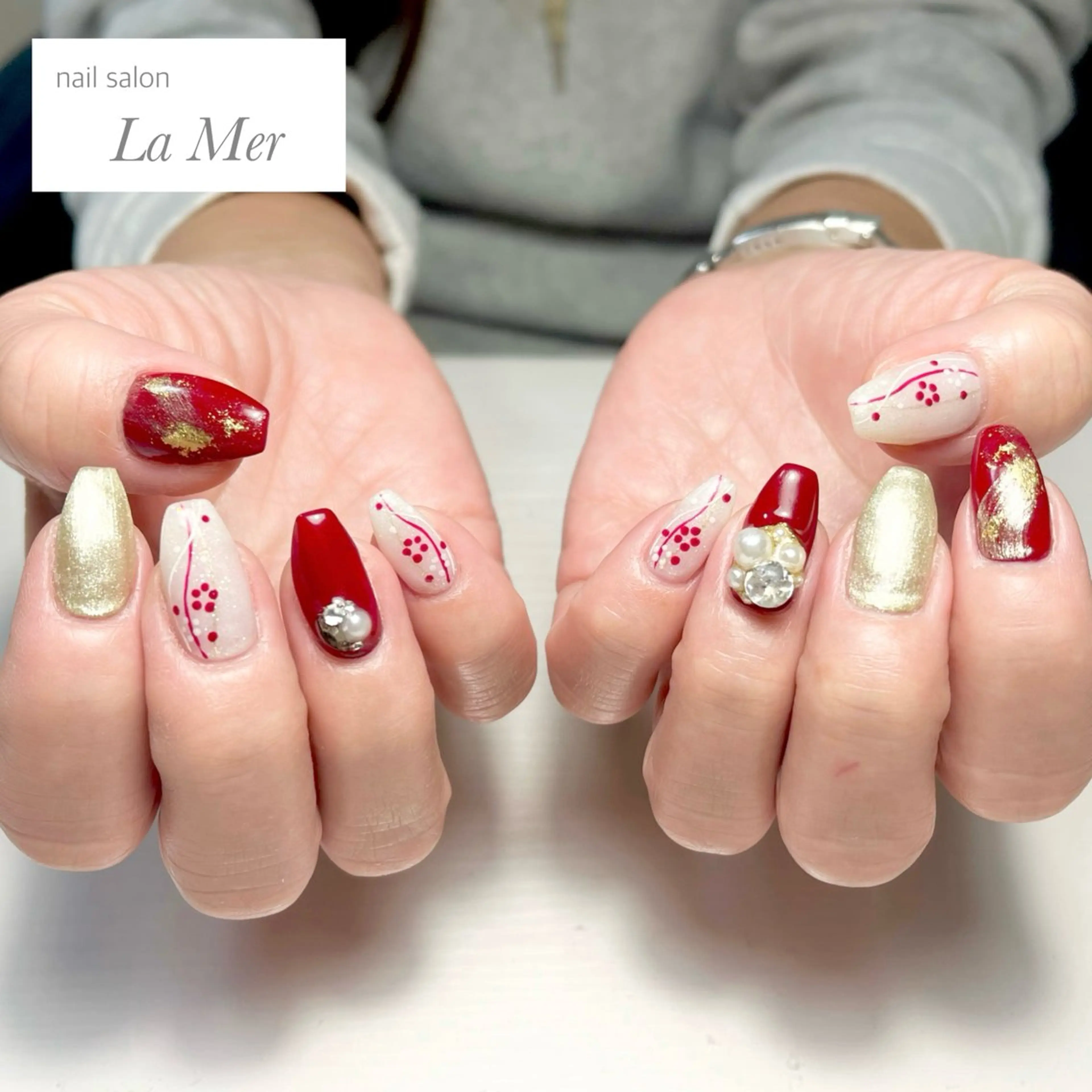 ネイル ボルドー フラワーネイル ゴールド ラメ(グリッター) 赤色 ハンドネイル nailsalon La Merのネイルデザイン