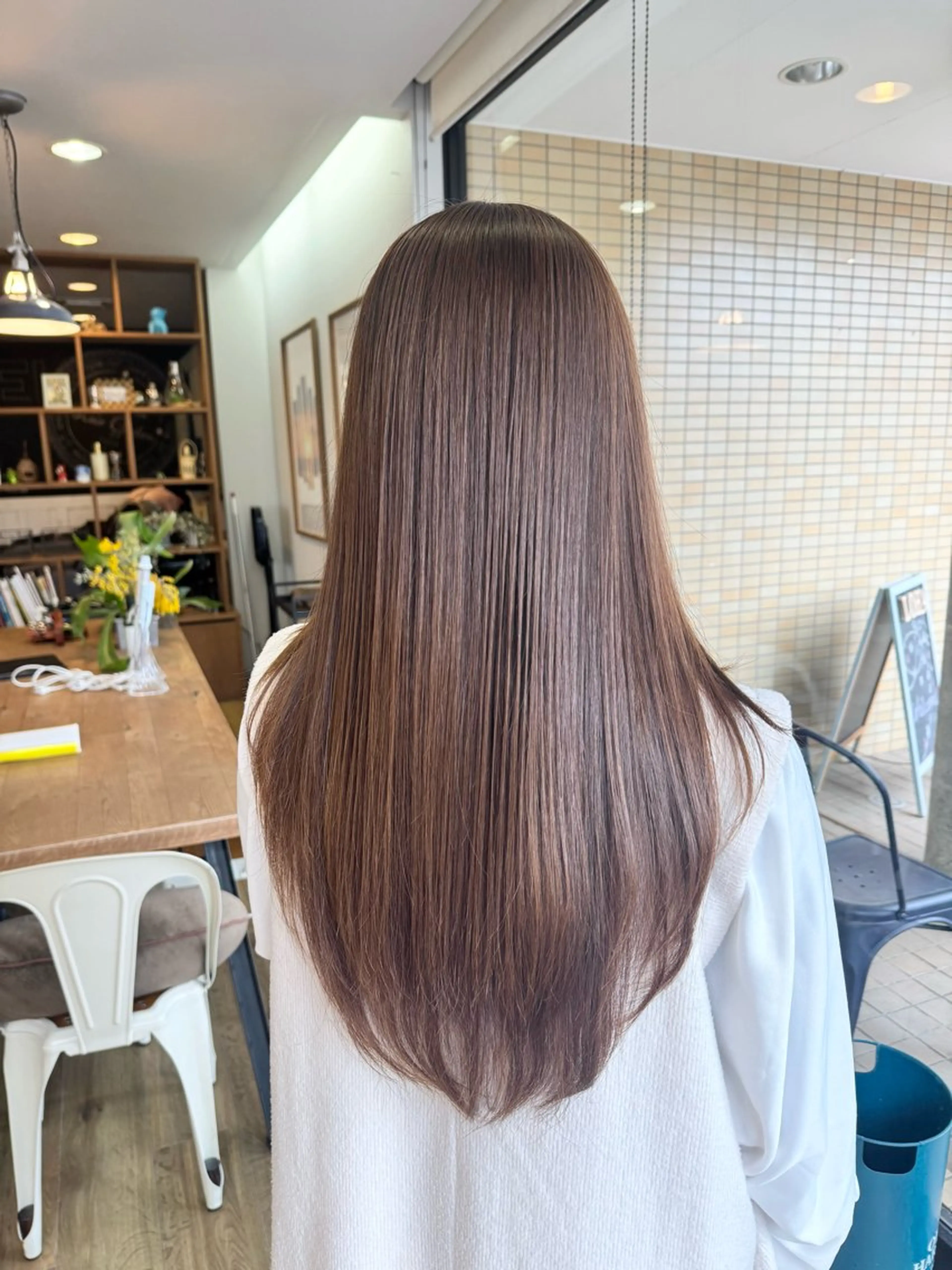 ロング カラー アッシュ ベージュカラー ヘアカラー トリートメント ツキダテ ユイのヘアスタイル