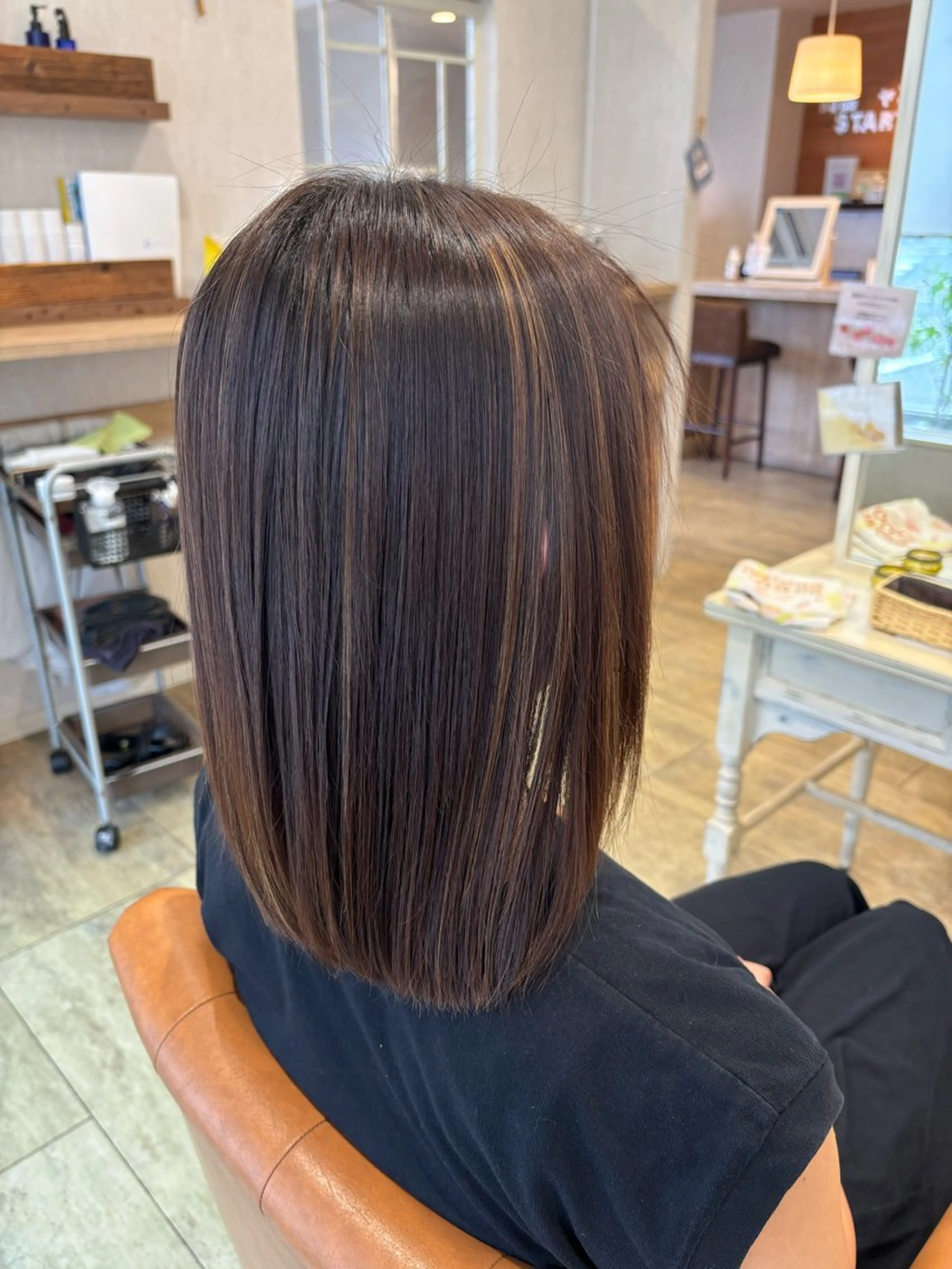 セミロング トリカイ コノハのヘアスタイル