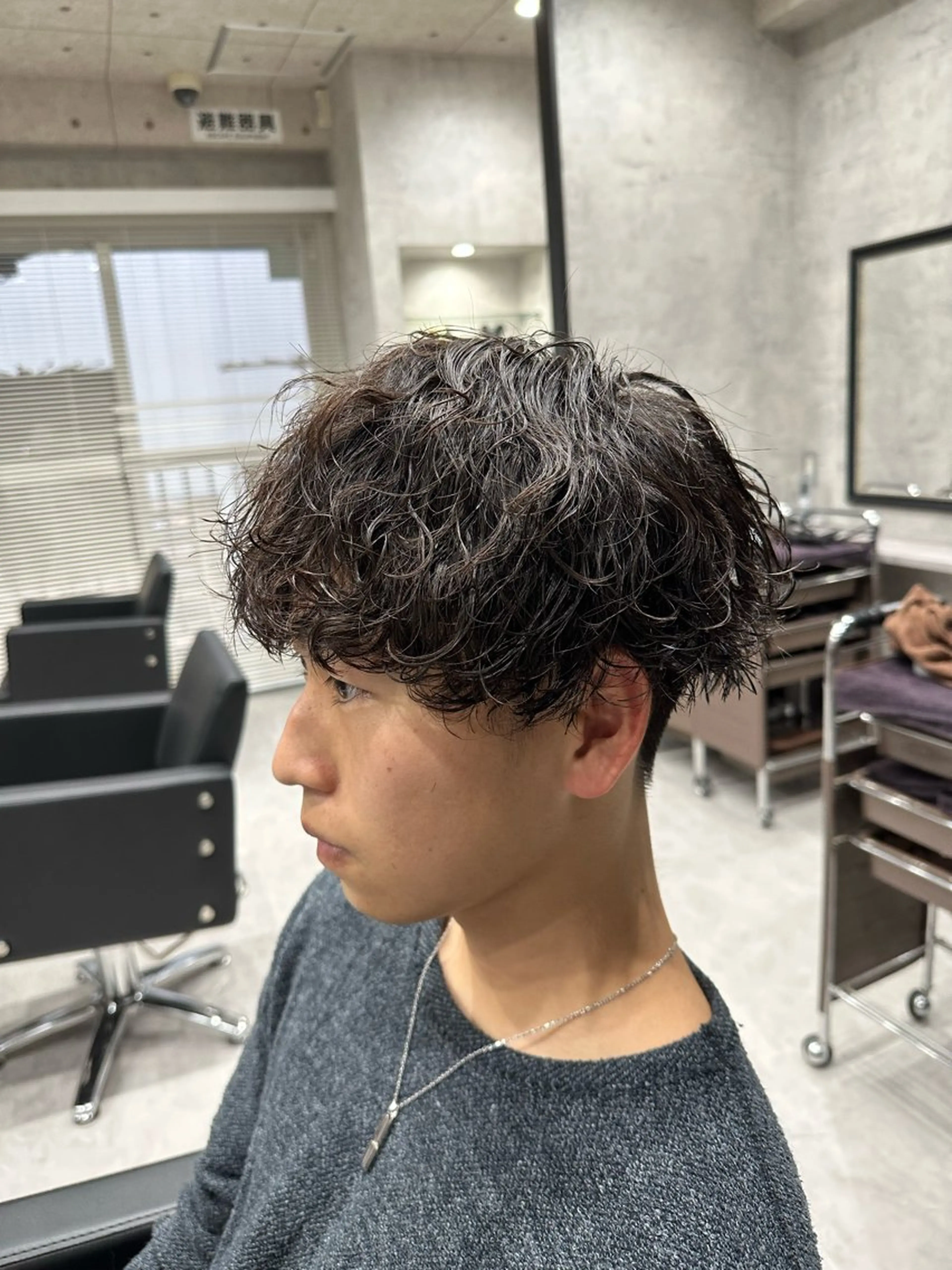 ショート パーマ メンズ メンズパーマ 波巻きパーマ 似合わせカット スパイラルパーマ カット パーマ ユウ🪄 パーマ指名No1のヘアスタイル