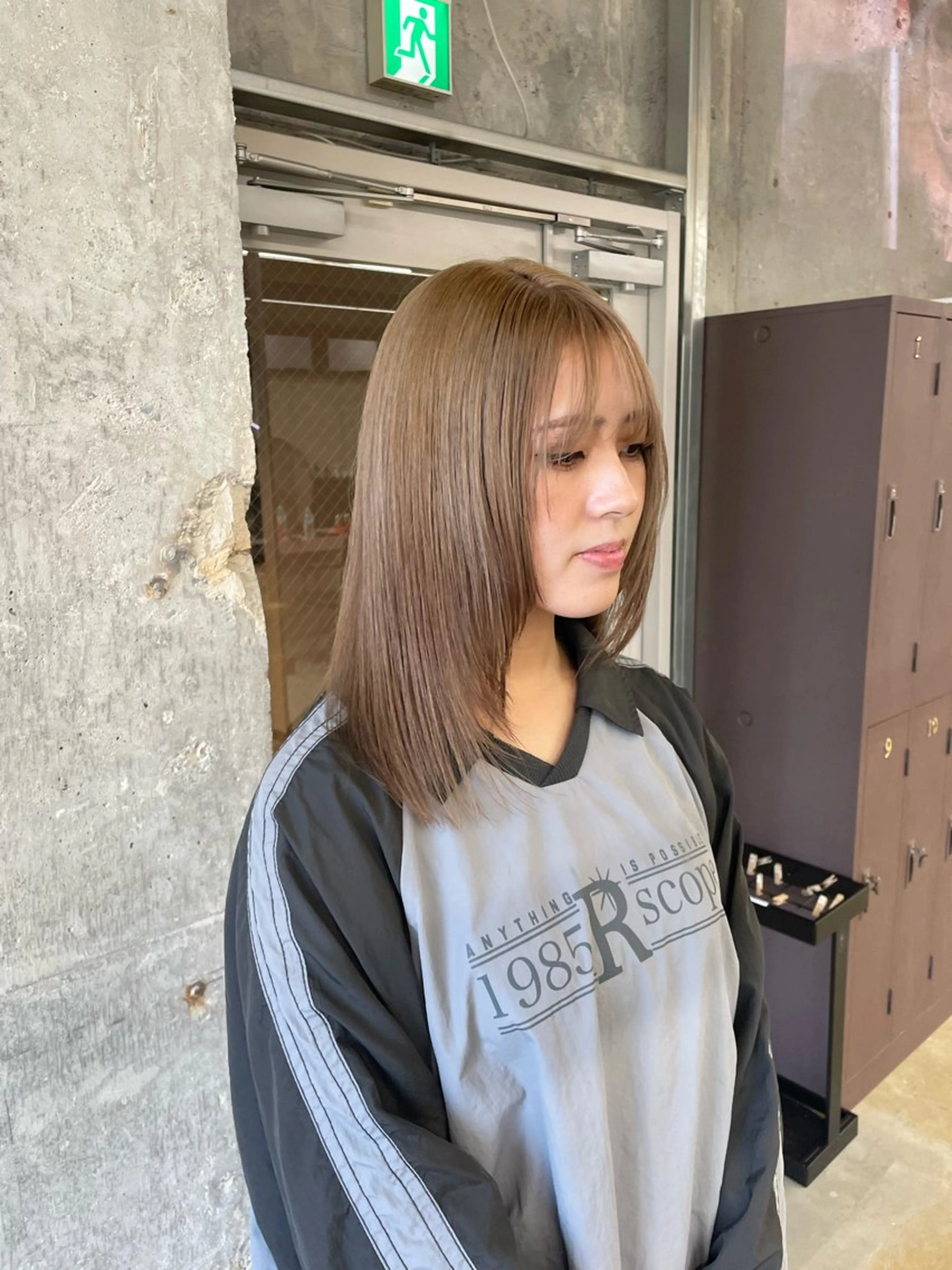 セミロング カット ヘアカラー 鈴木瑛里／ブロンド ベージュ／男女のヘアスタイル