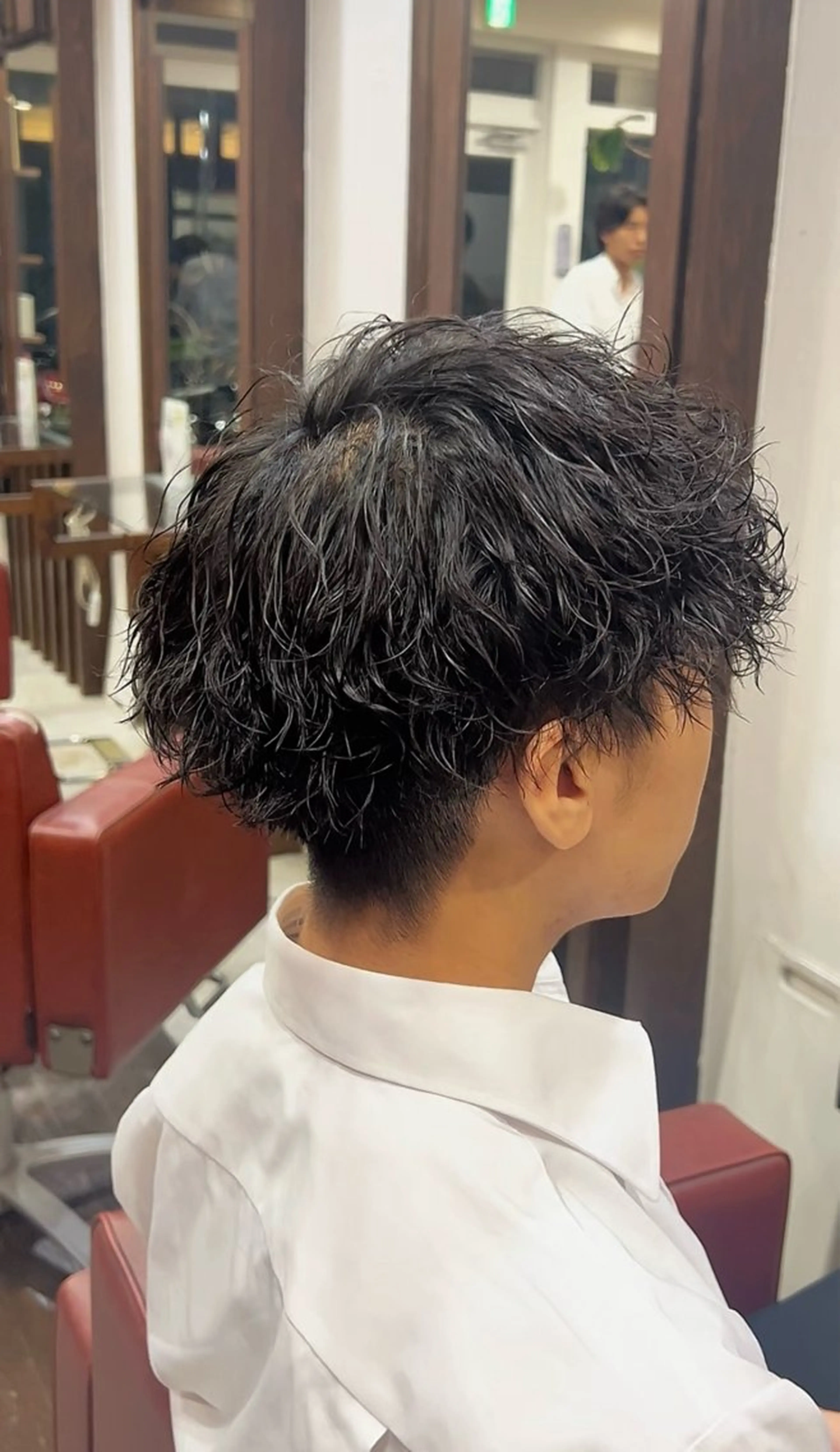 ミディアム パーマ メンズ ミディアムパーマ メンズパーマ 波巻きパーマ スパイラルパーマ カット パーマ 湘南のパーマ職人 🔥清水琉葵🔥のヘアスタイル