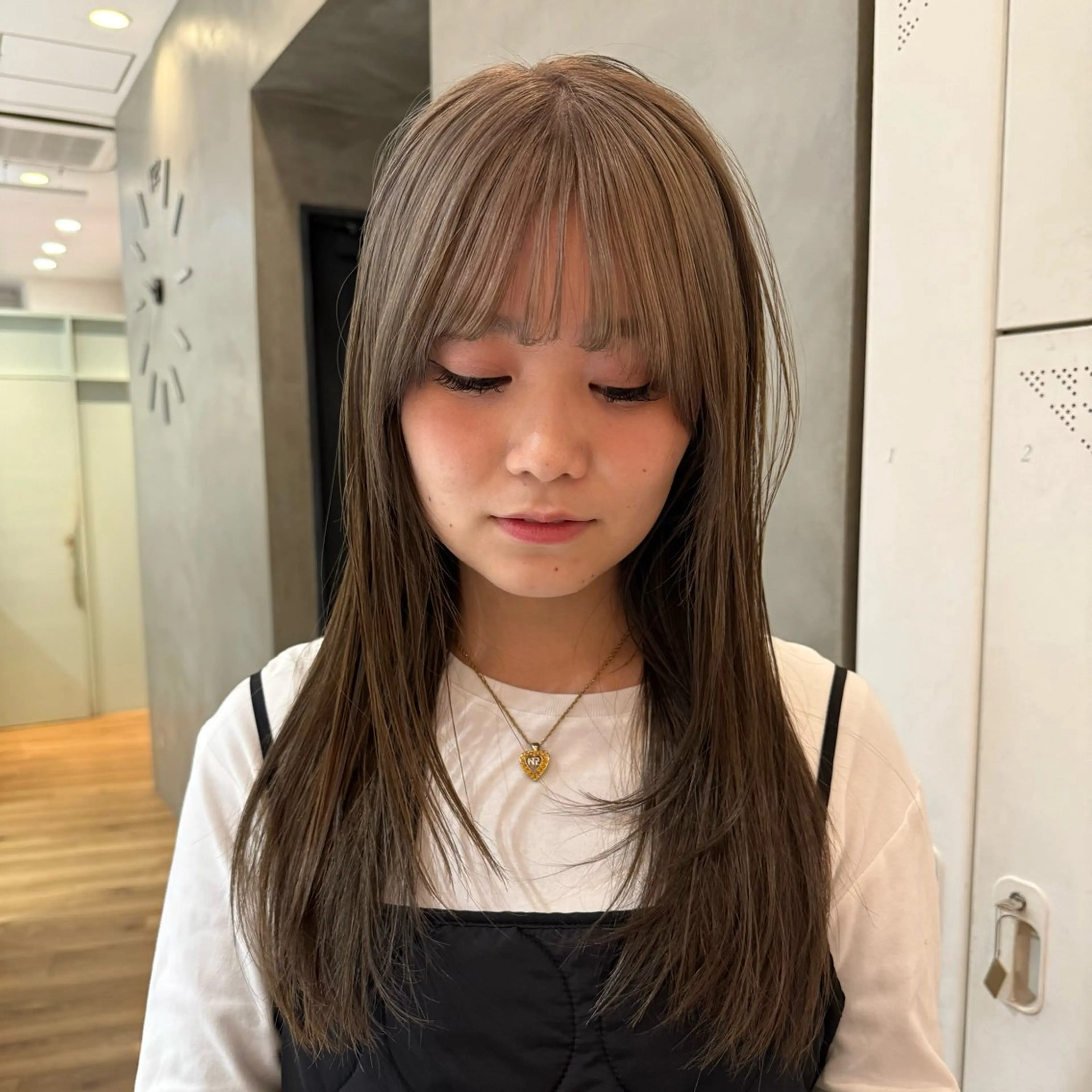 ロング ヘアカラー Atoro所属・ブリーチ｜レイヤー ｜honokaのヘアスタイル