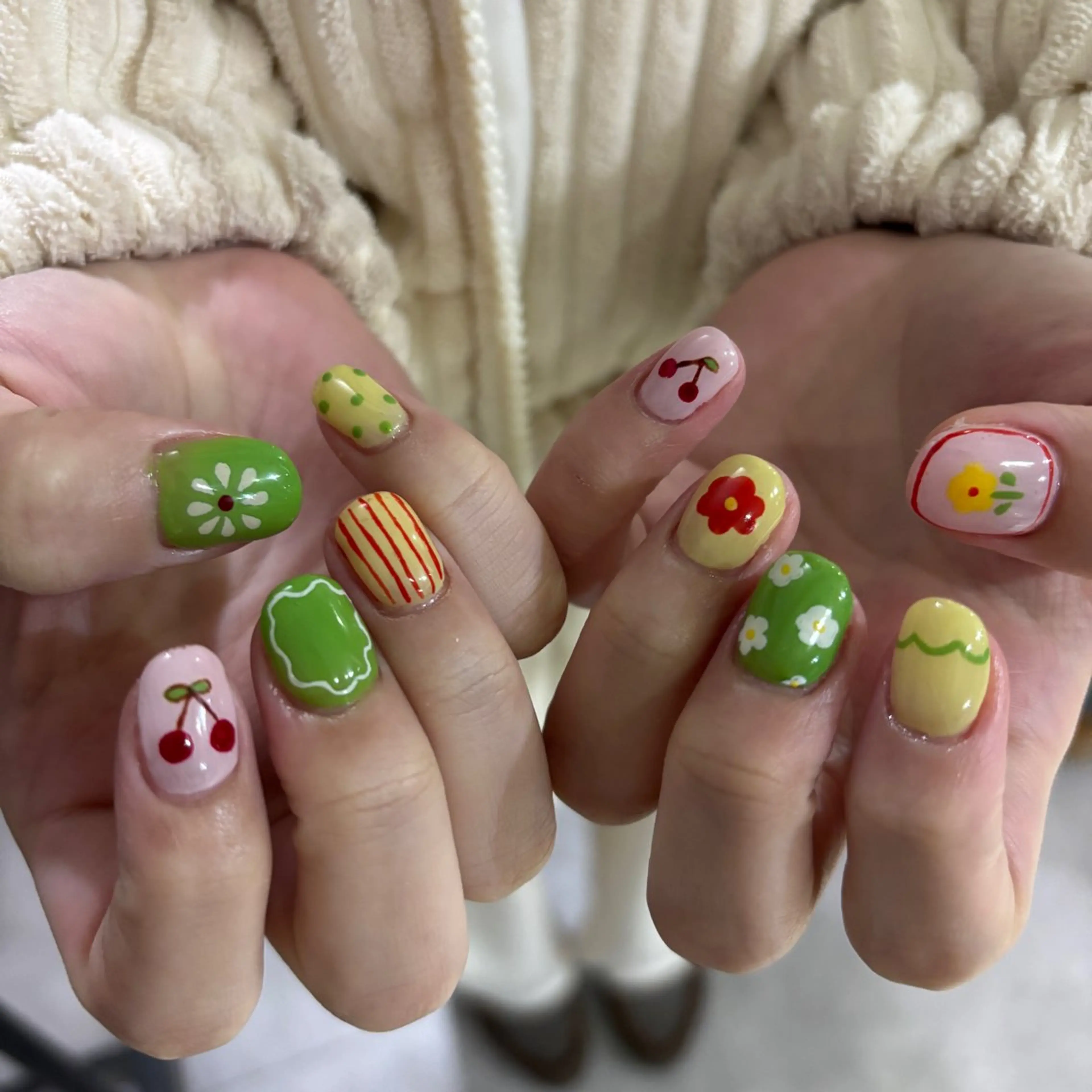 ネイル ハンドネイル フットネイル 栗田 ゆう子のネイルデザイン