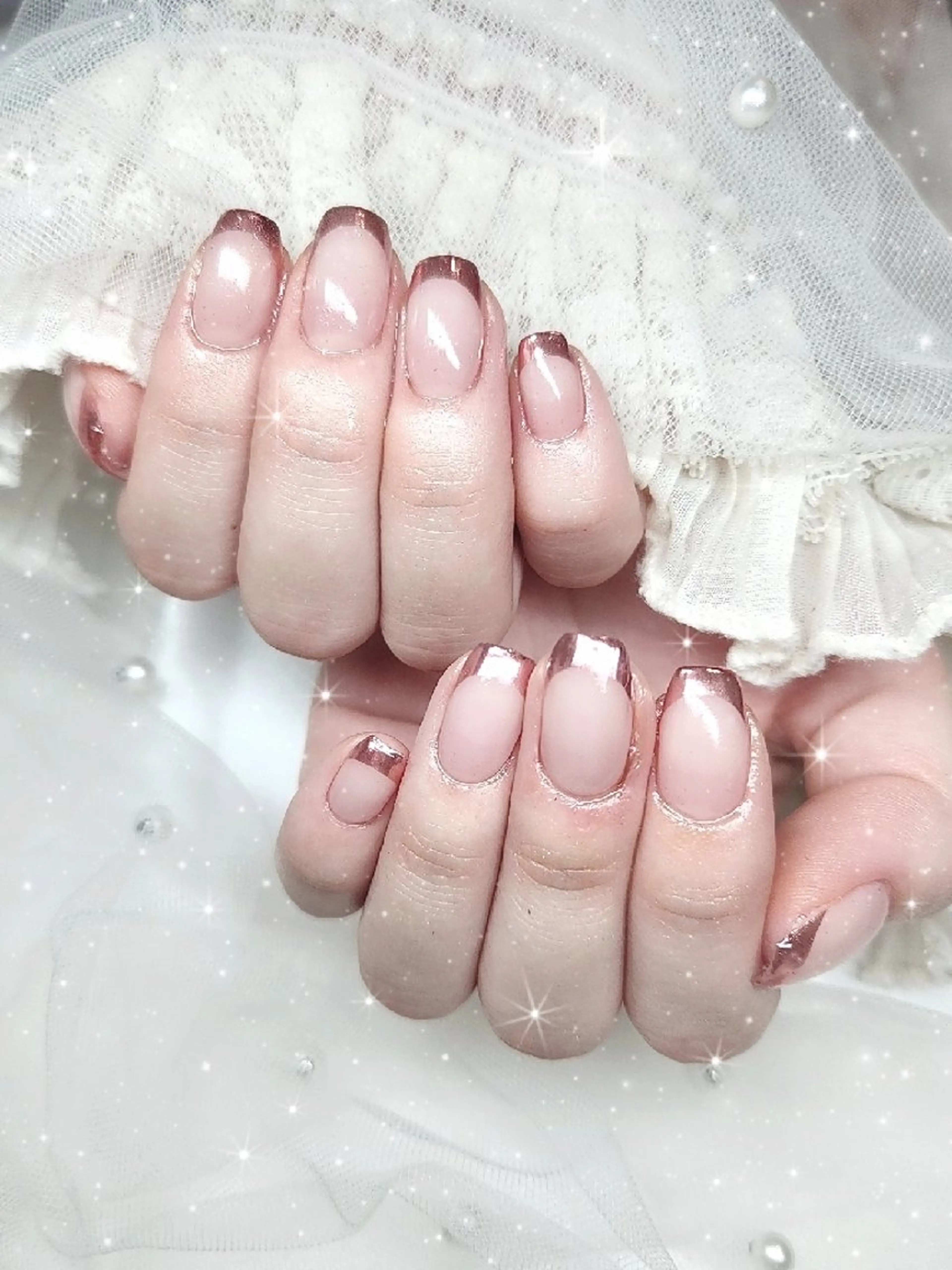 ネイル フレンチネイル ガーリー ゴールド キラキラネイル 韓国ネイル ハンドネイル nailsalon sissy所属・sissy hatsuneのネイルデザイン