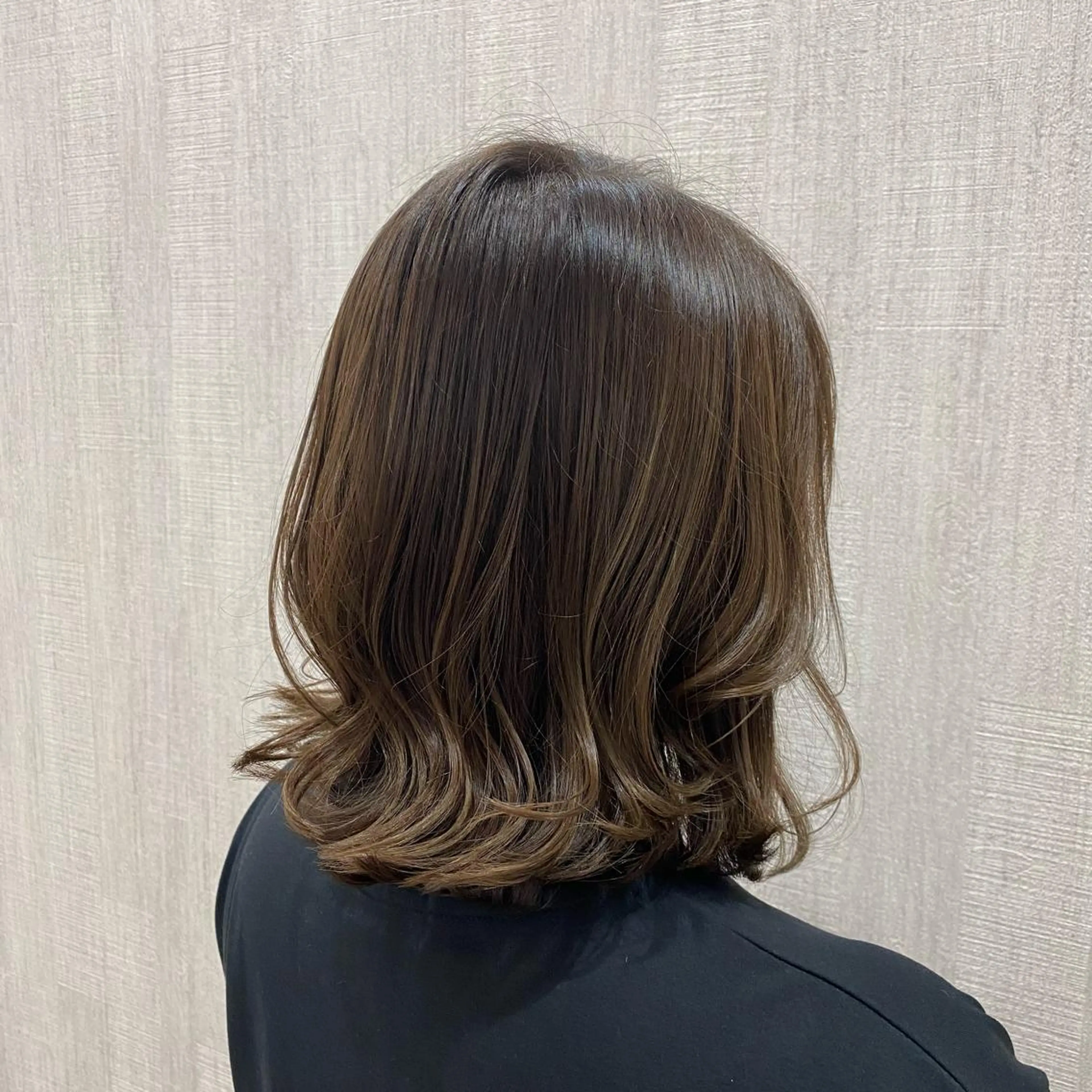 ミディアム カラー カット ヘアカラー トリートメント 🫧透け感⋆艶髪💎 山口アヤカのヘアスタイル