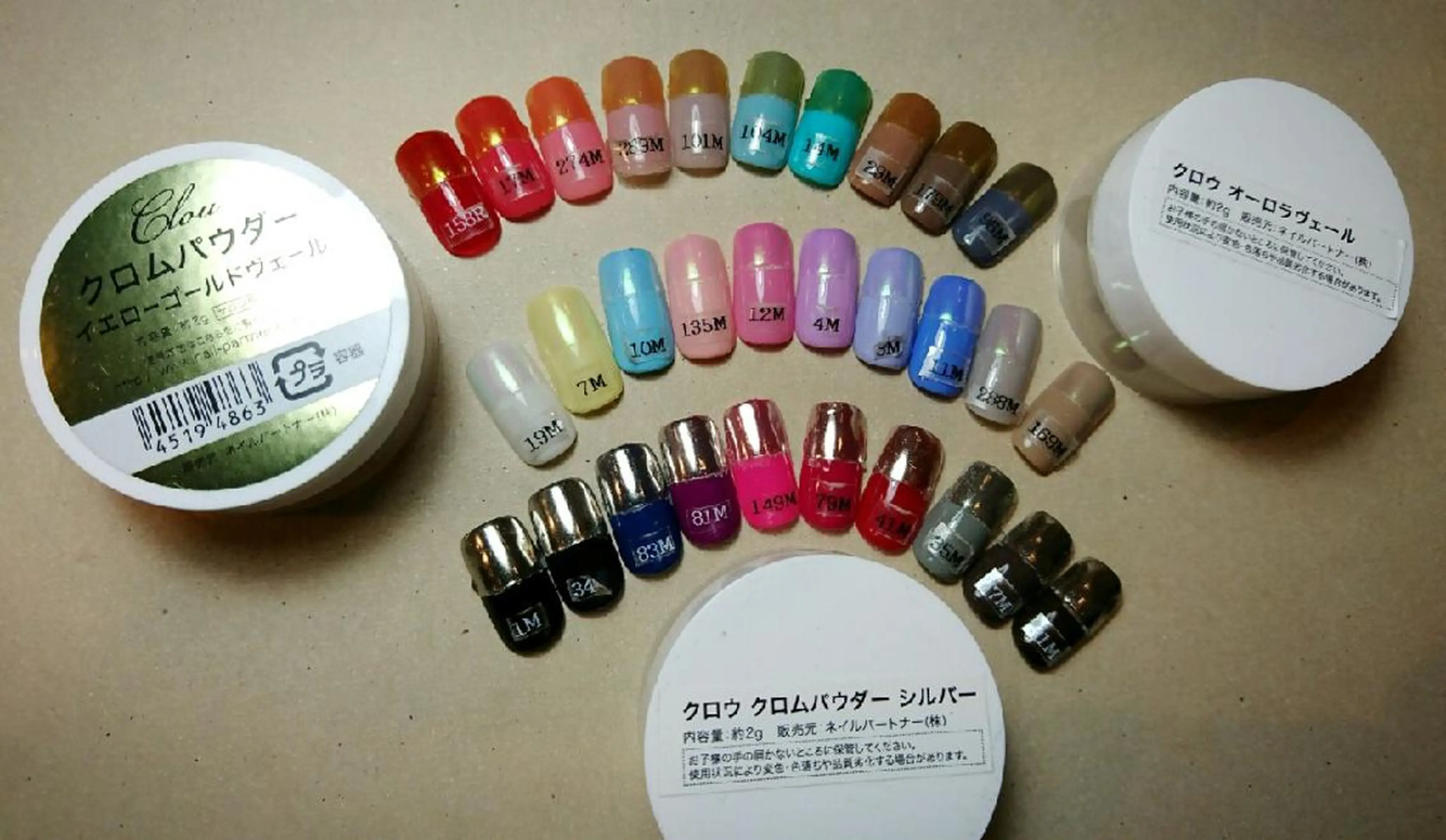 ネイル オーロラネイル ゴールド ミラーネイル シルバー 黄色 みー shakushiroのネイルデザイン