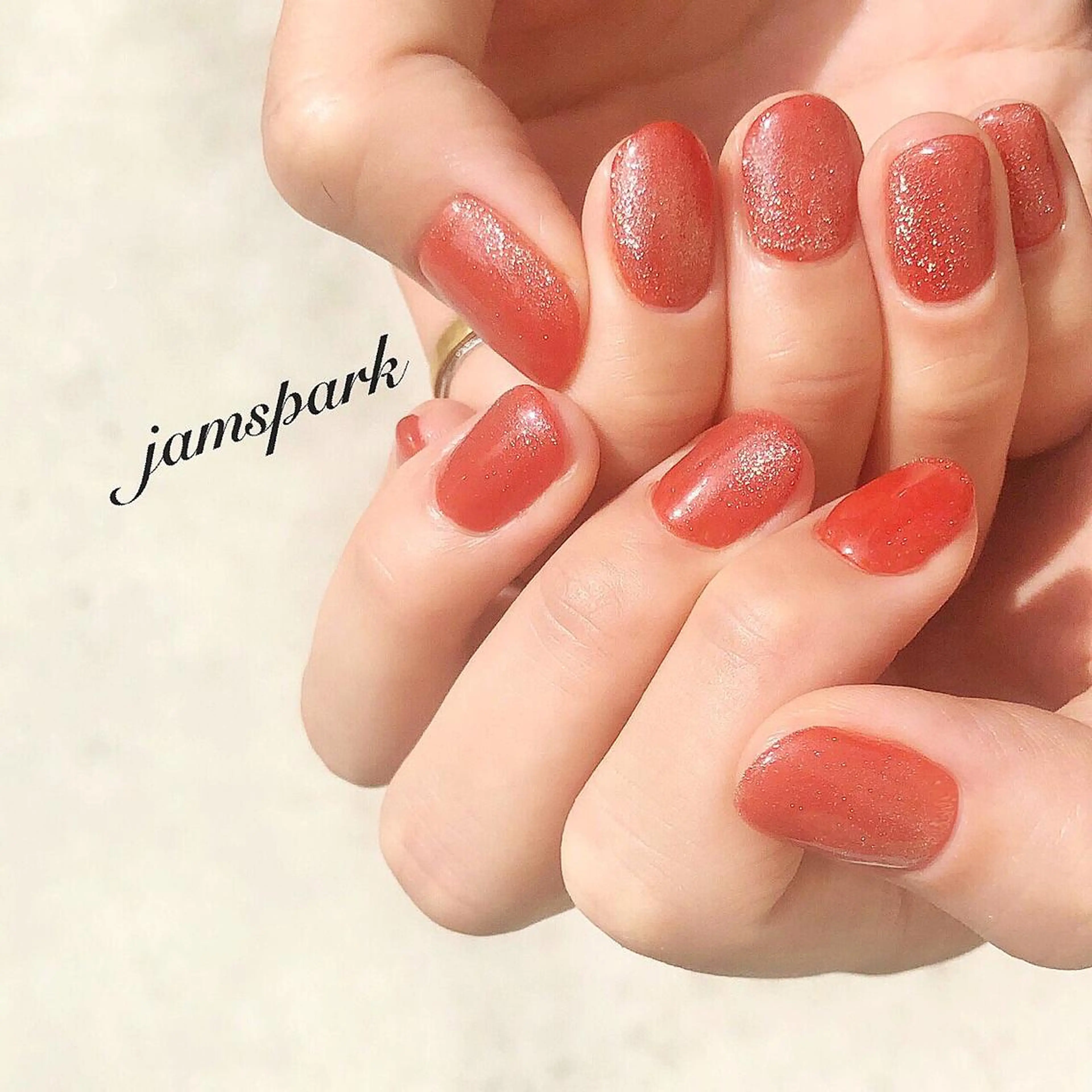 ネイル 成人式 キラキラネイル マグネットネイル ワンカラーネイル 赤色 ハンドネイル jamspark ✨のネイルデザイン