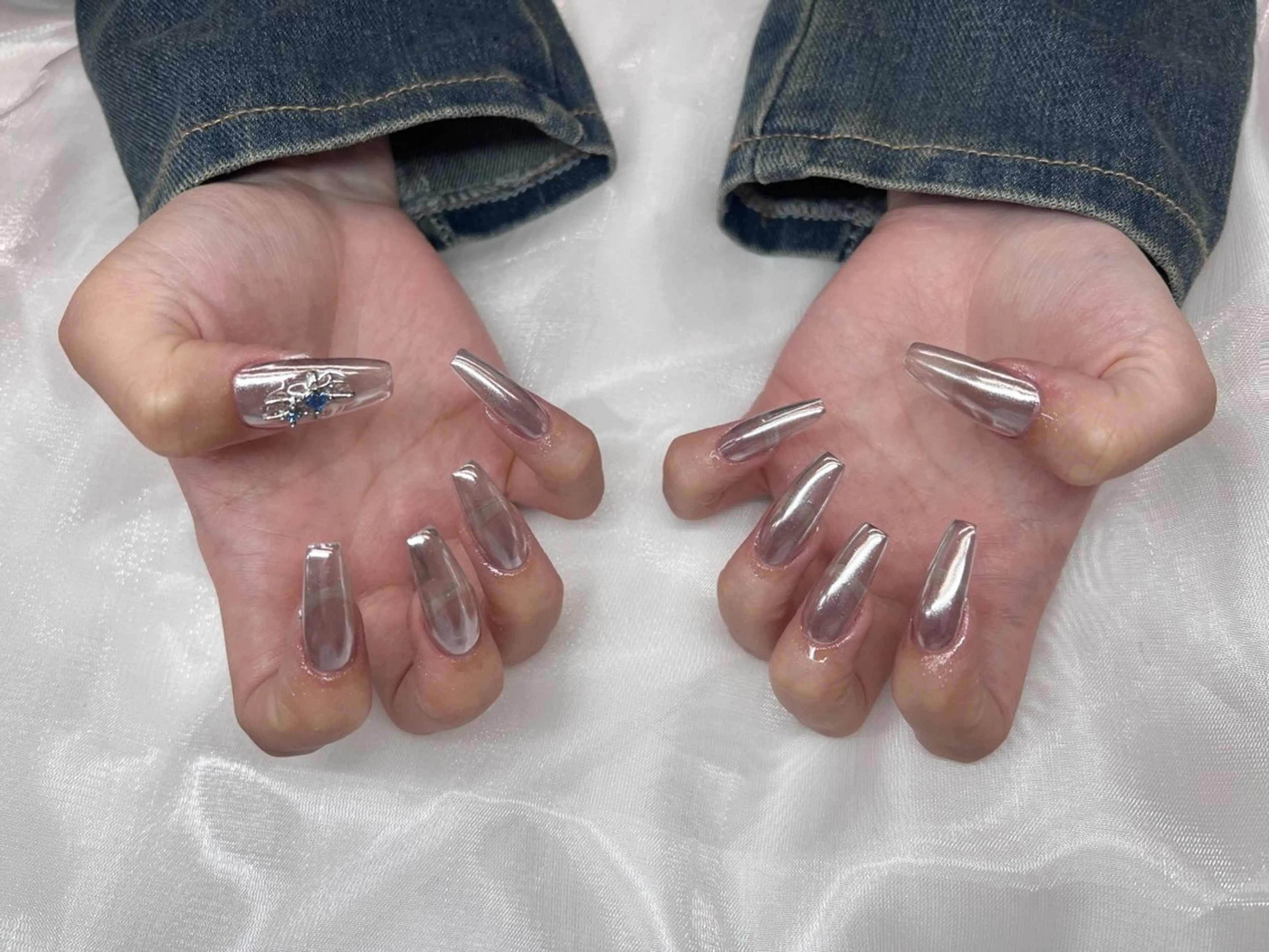 ネイル ミラーネイル ハンドネイル U.m nail salon所属・U.m nail salonのネイルデザイン