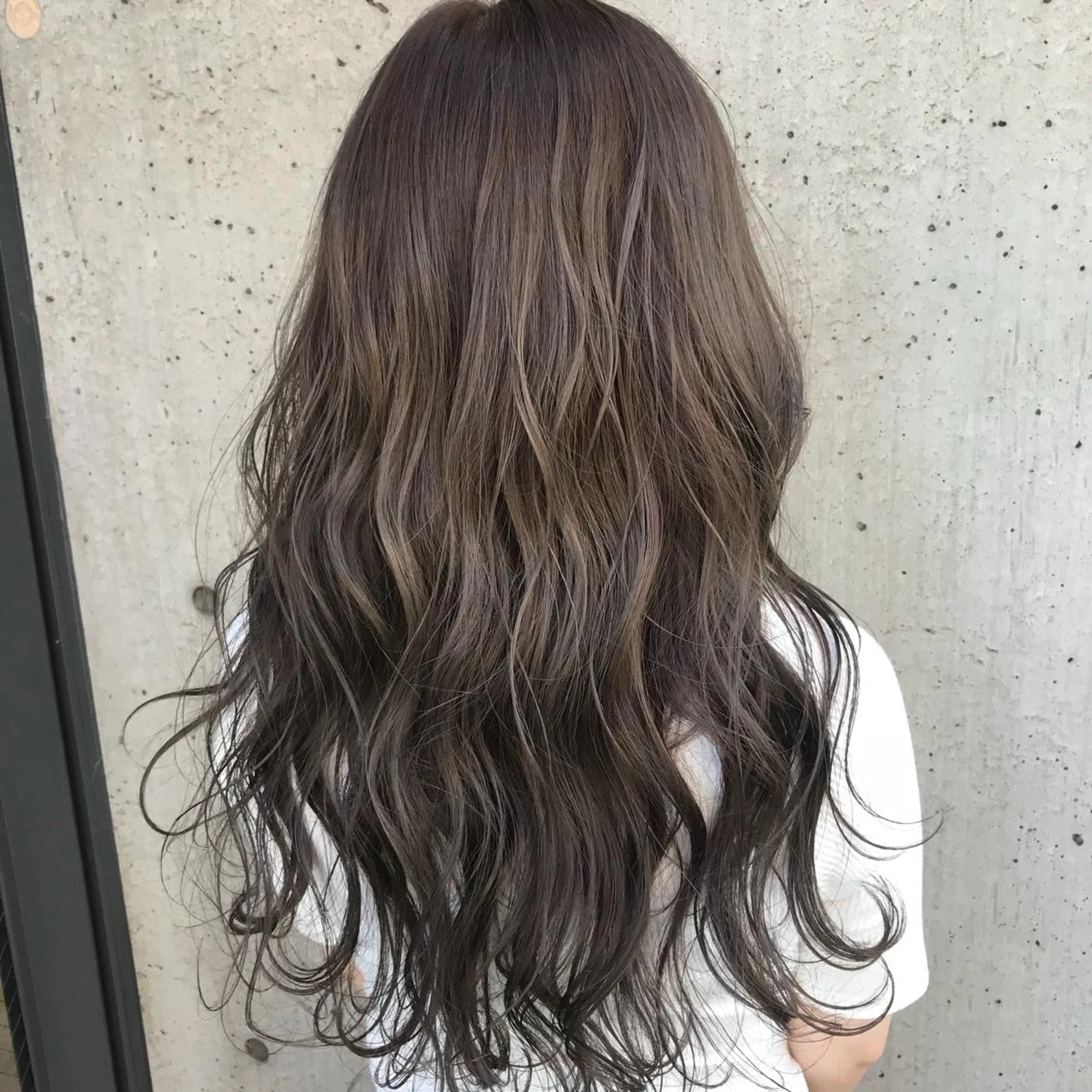 ロング カラー ブリーチ ハイライトカラー ハイライト カット ヘアカラー トリートメント 韓国レイヤー/ミルク ティー🦋高橋　暖のヘアスタイル