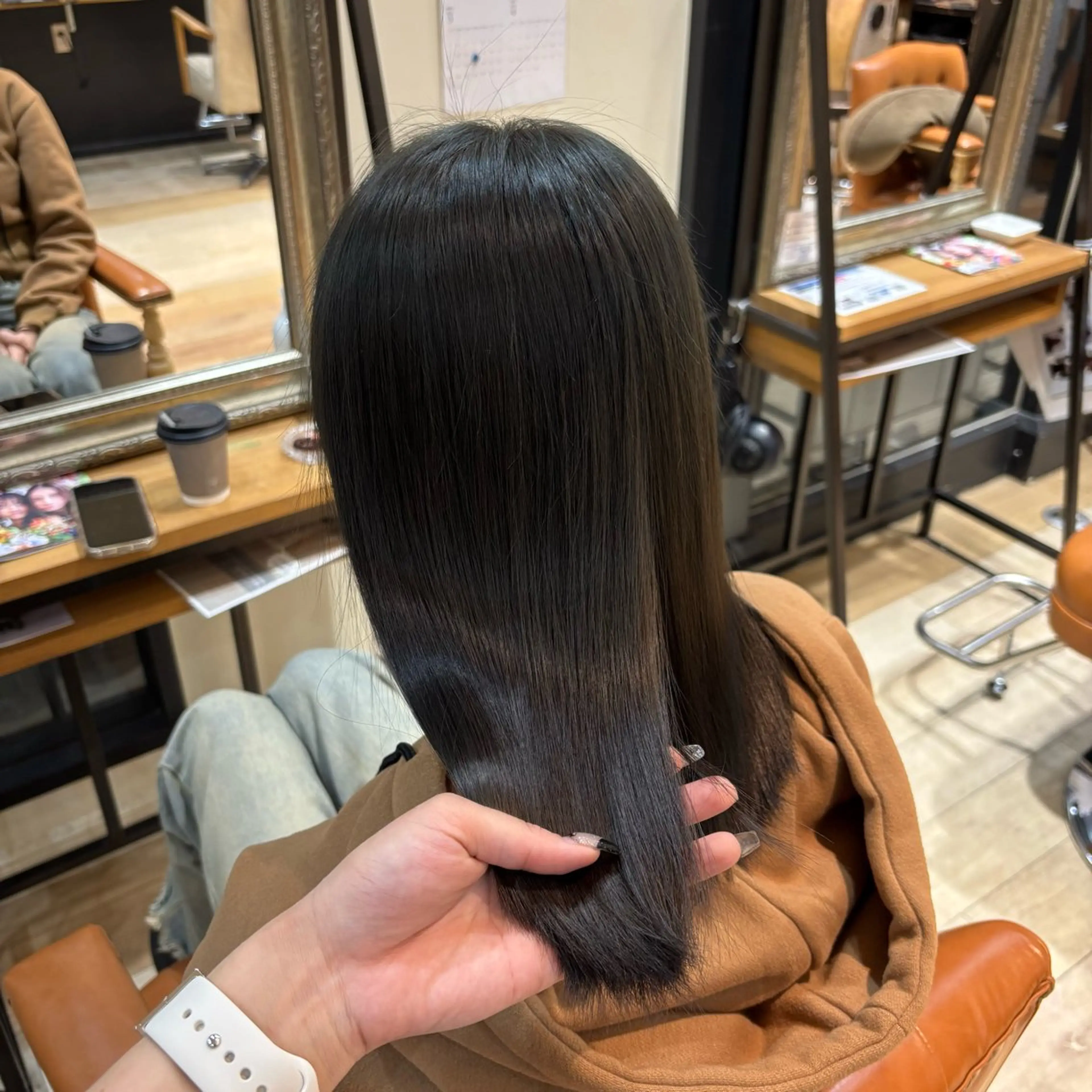 カラー ヘアカラー トリートメント しおり🍬 KOKORO🤍のヘアスタイル