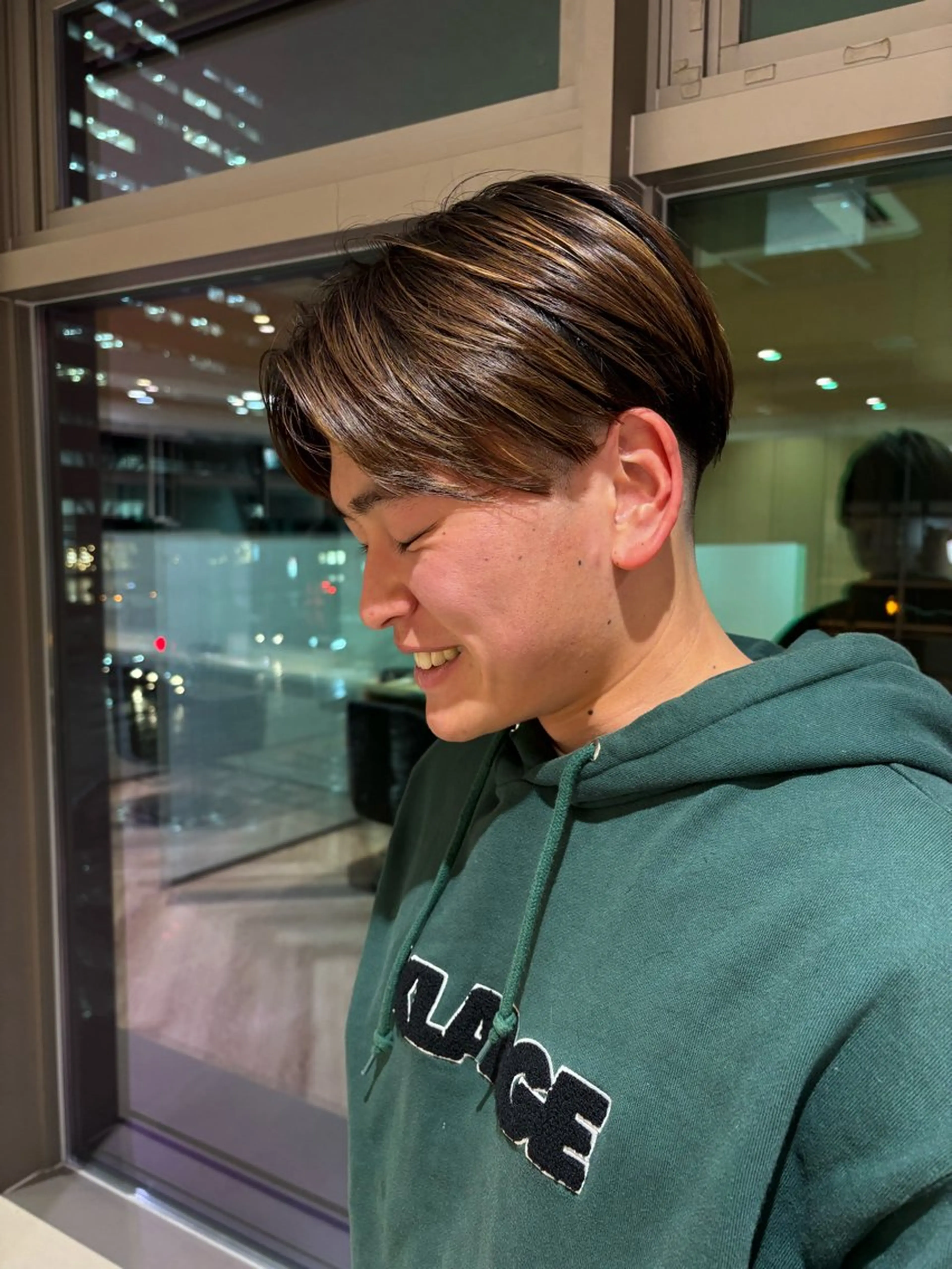 メンズ フェードカット カット ゆい/パーマ/レイヤ ー/似合わせカラーのヘアスタイル