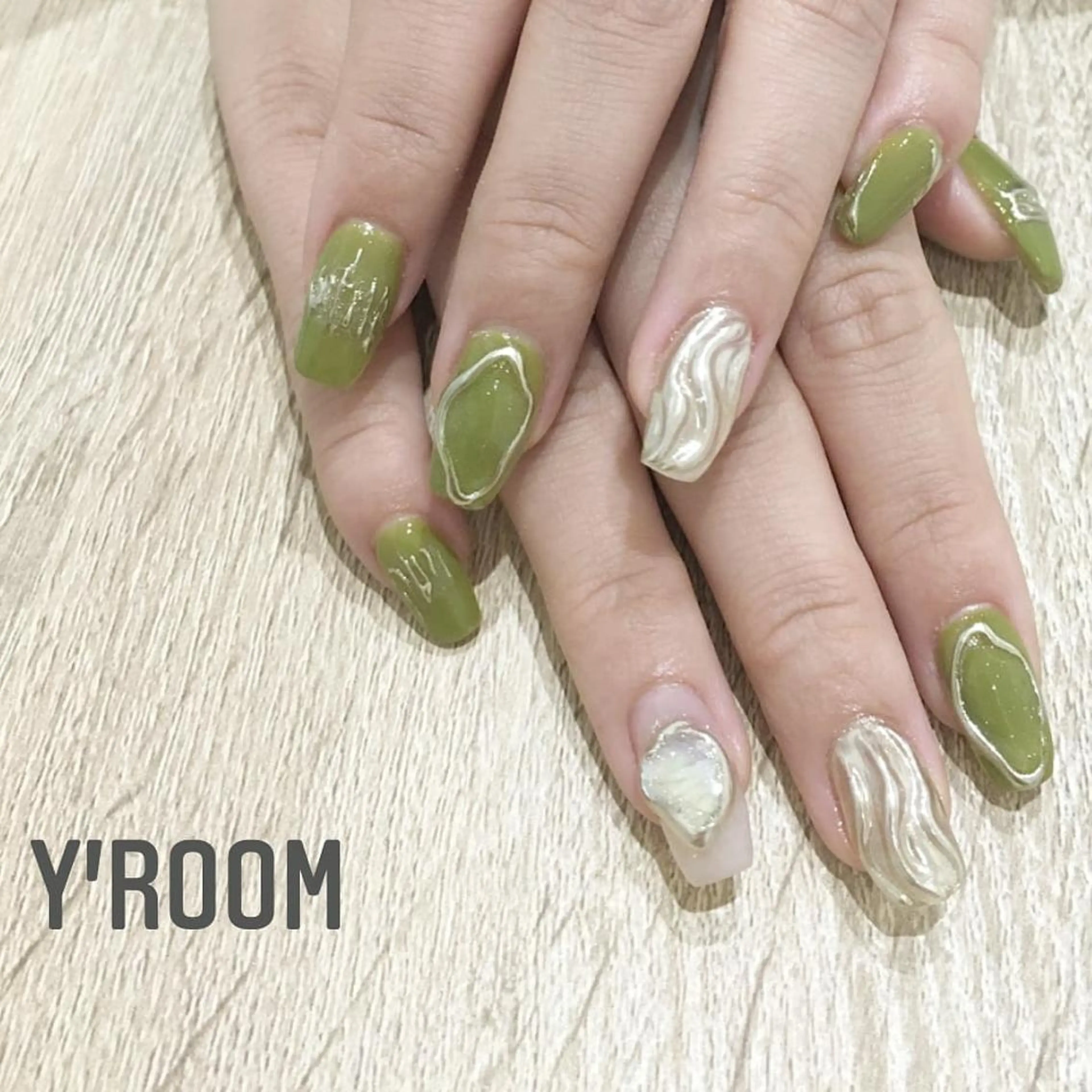 ネイル フラッシュネイル ジェルネイル マグネットネイル ニュアンスネイル ワンカラーネイル YUKA （ネイリスト）のネイルデザイン