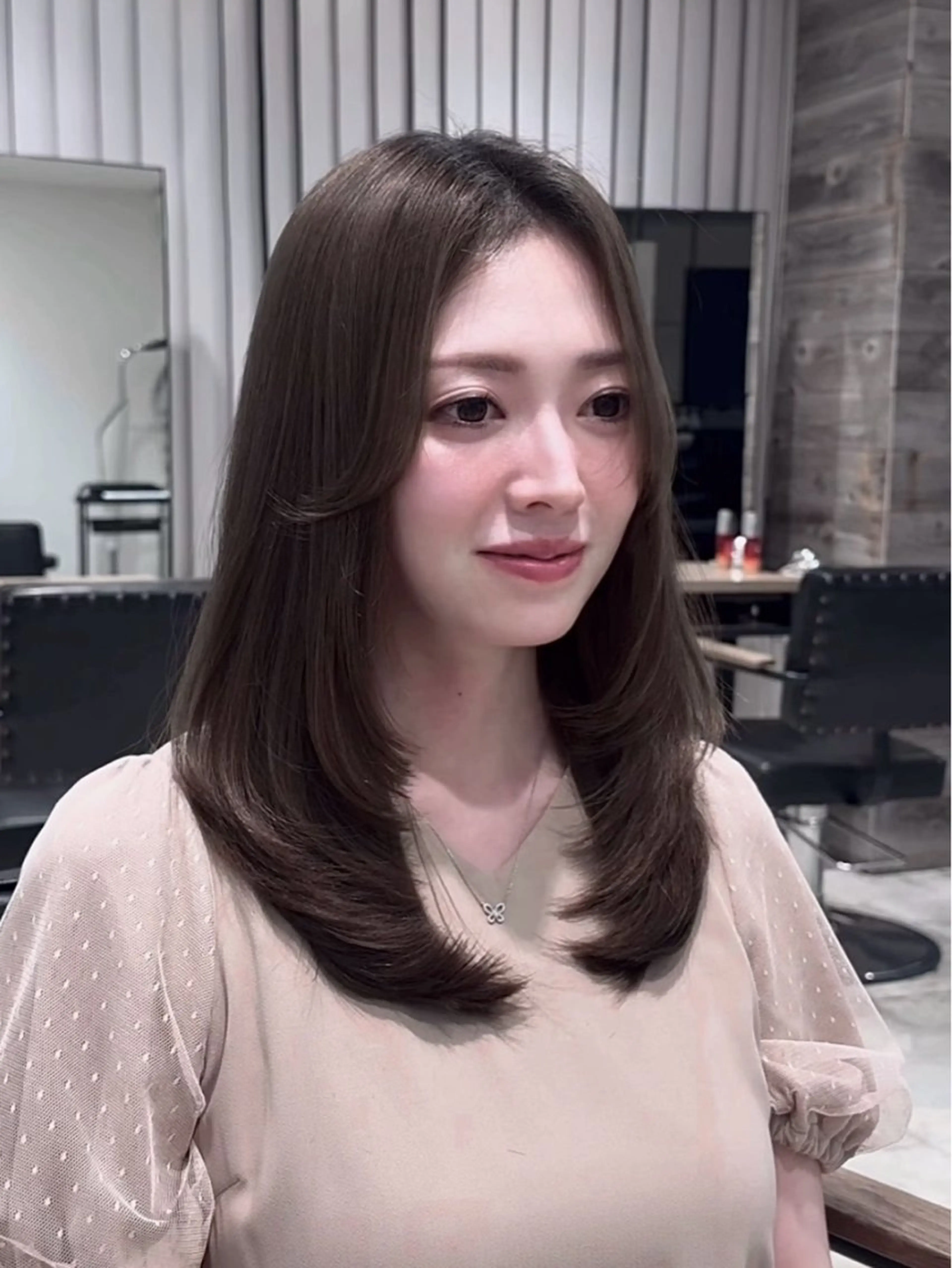 セミロング カラー パーマ ヘアアレンジ カット トリートメント ヘアセット パク・ボミン小野リエ 韓国ハーフ🦊のヘアスタイル