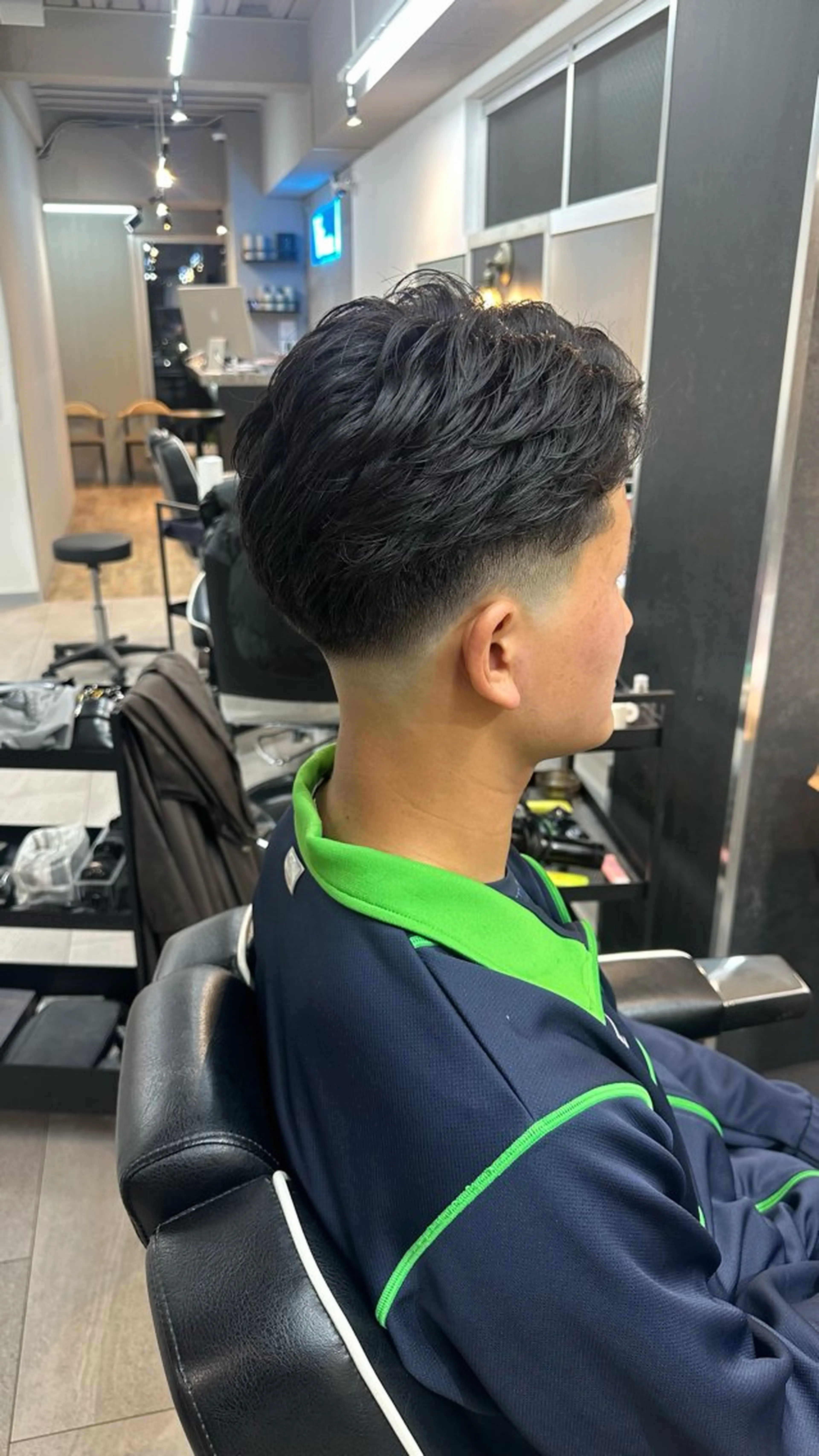 メンズ 律喜/パーマ /メンズ/フェードのヘアスタイル