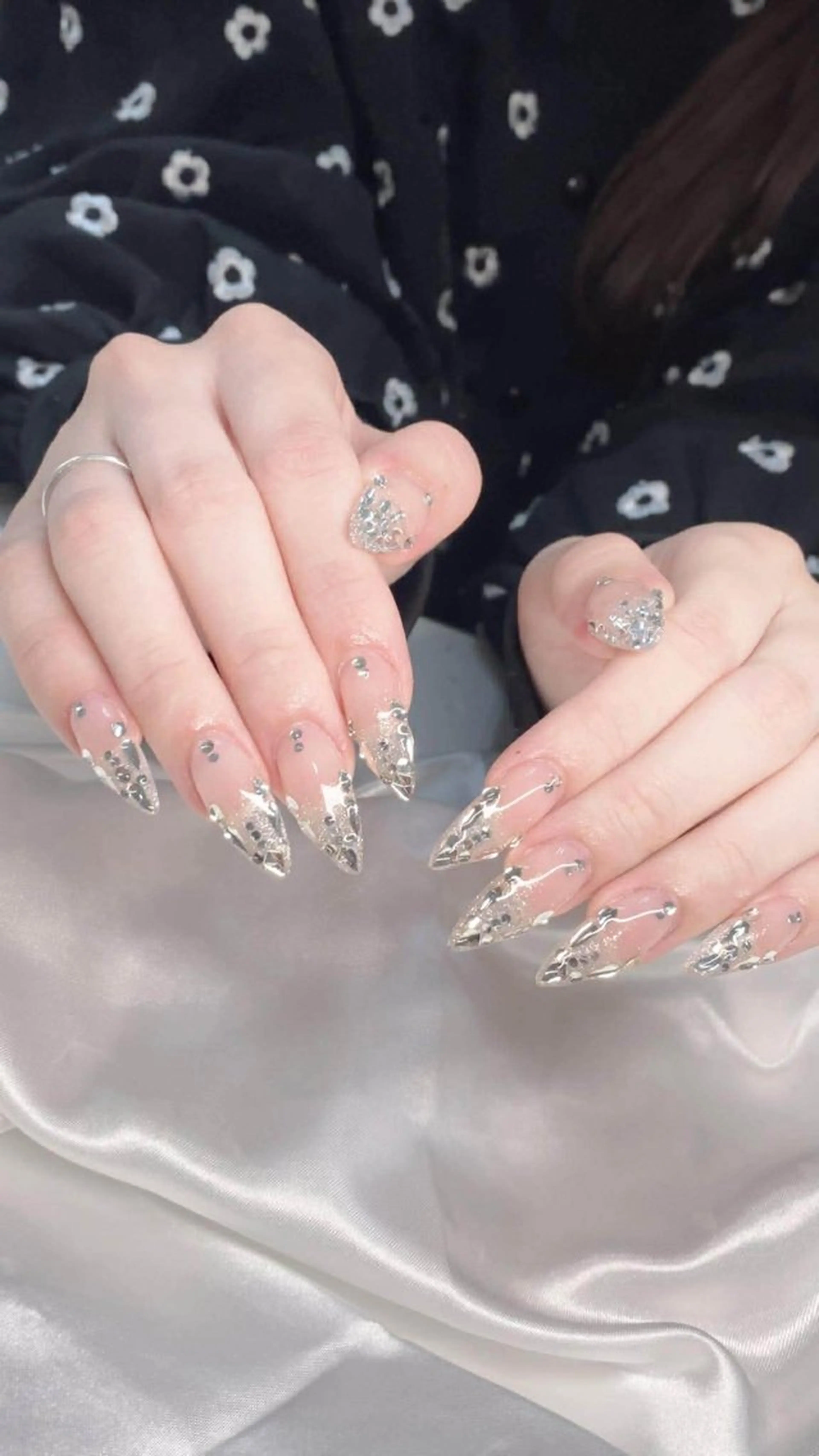 ネイル 桜ネイル フレンチネイル グラデーション 韓国ネイル マグネットネイル ハンドネイル ハンドケア Hara Nail 【パラジェル使用】のネイルデザイン