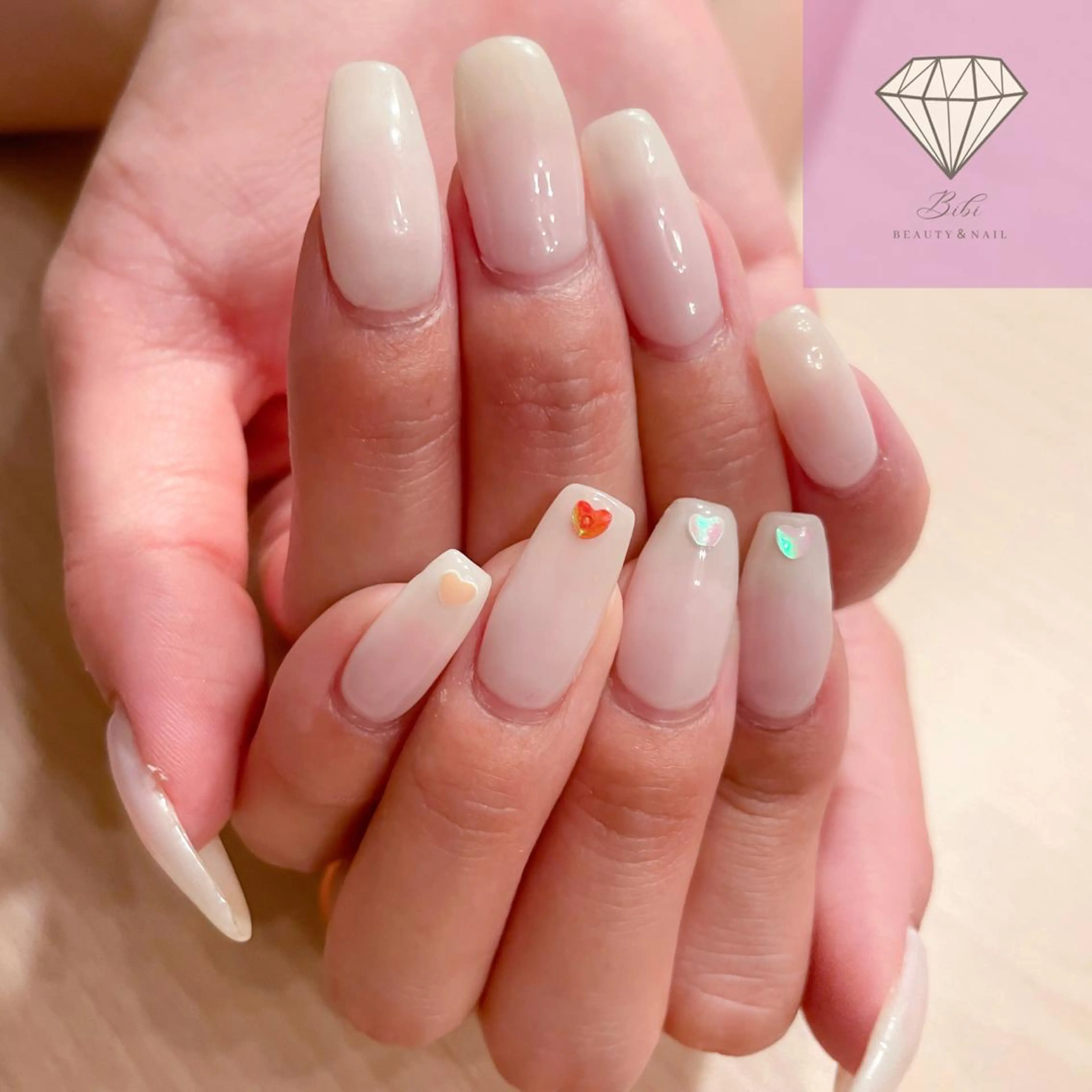 ネイル ワンカラーネイル ストーンネイル ハンドネイル ネイルサロン💎 Bibiのネイルデザイン