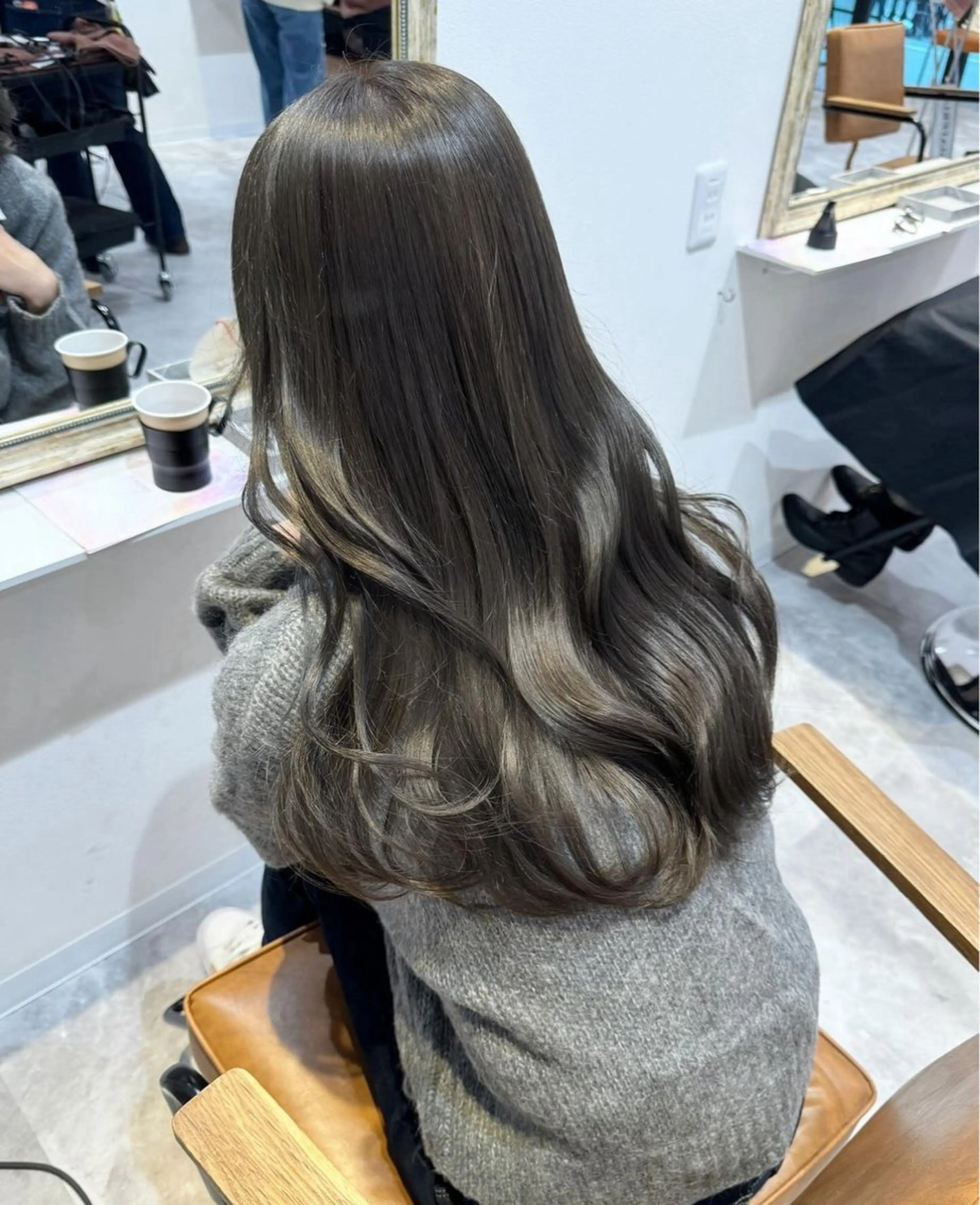 ロング カラー ヘアカラー トリートメント 髪質改善カラー× 美髪ストレート前出のヘアスタイル