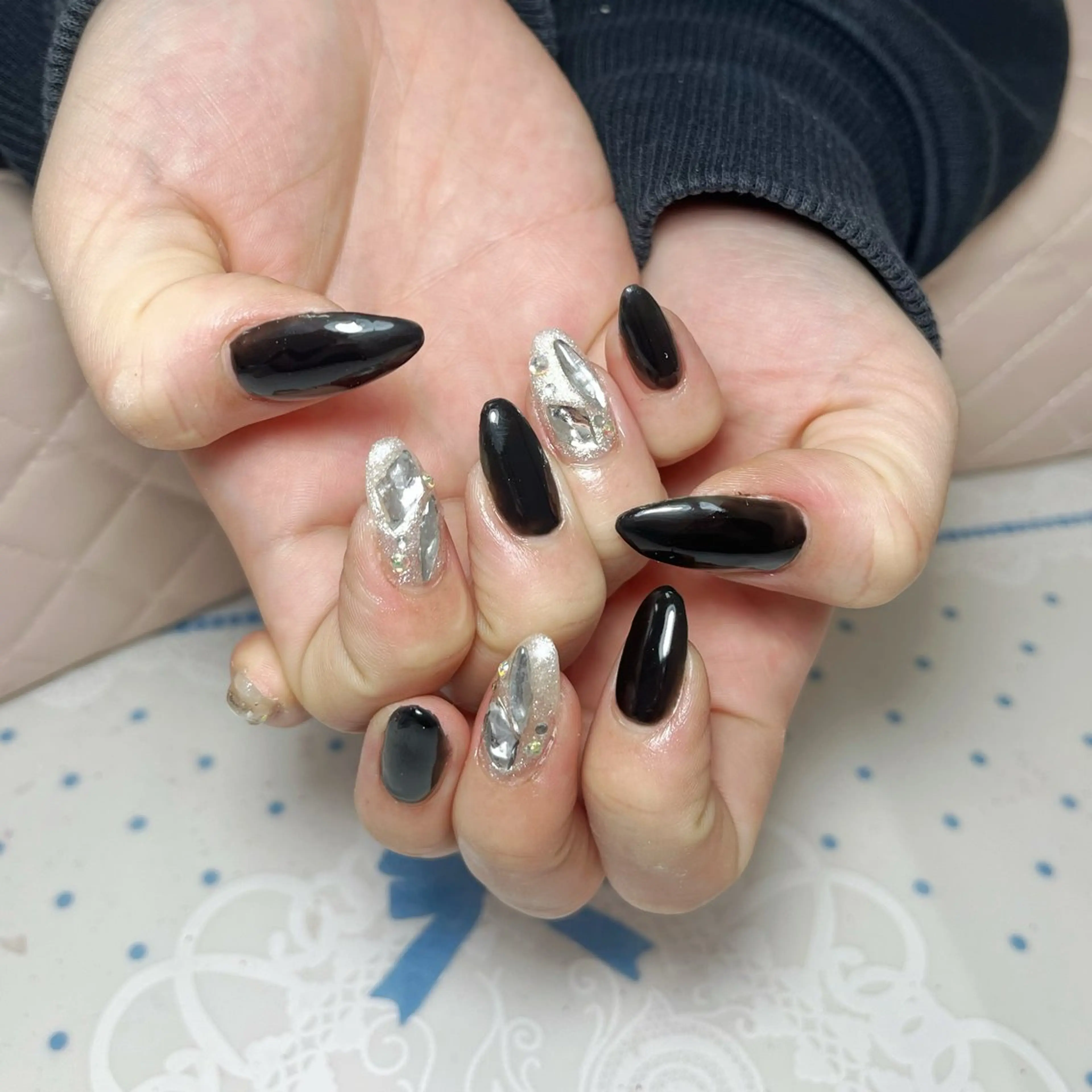 ネイル ハンドネイル 仲宗根　凜 りとるうねるま所属のネイルデザイン