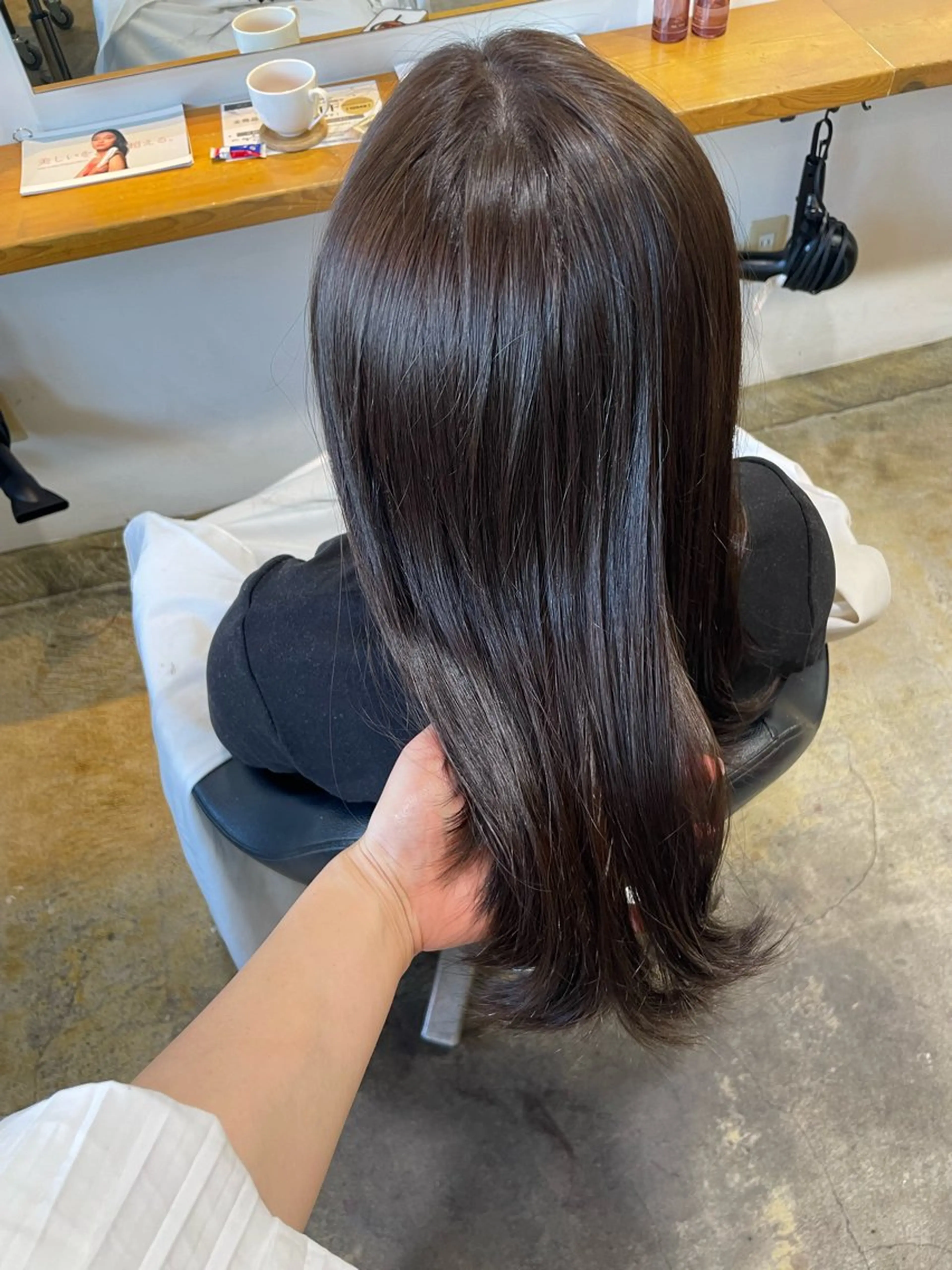 ミディアム カラー グレージュ カット ヘアカラー トリートメント MIOベージュカラー 柔らかいカラーのヘアスタイル