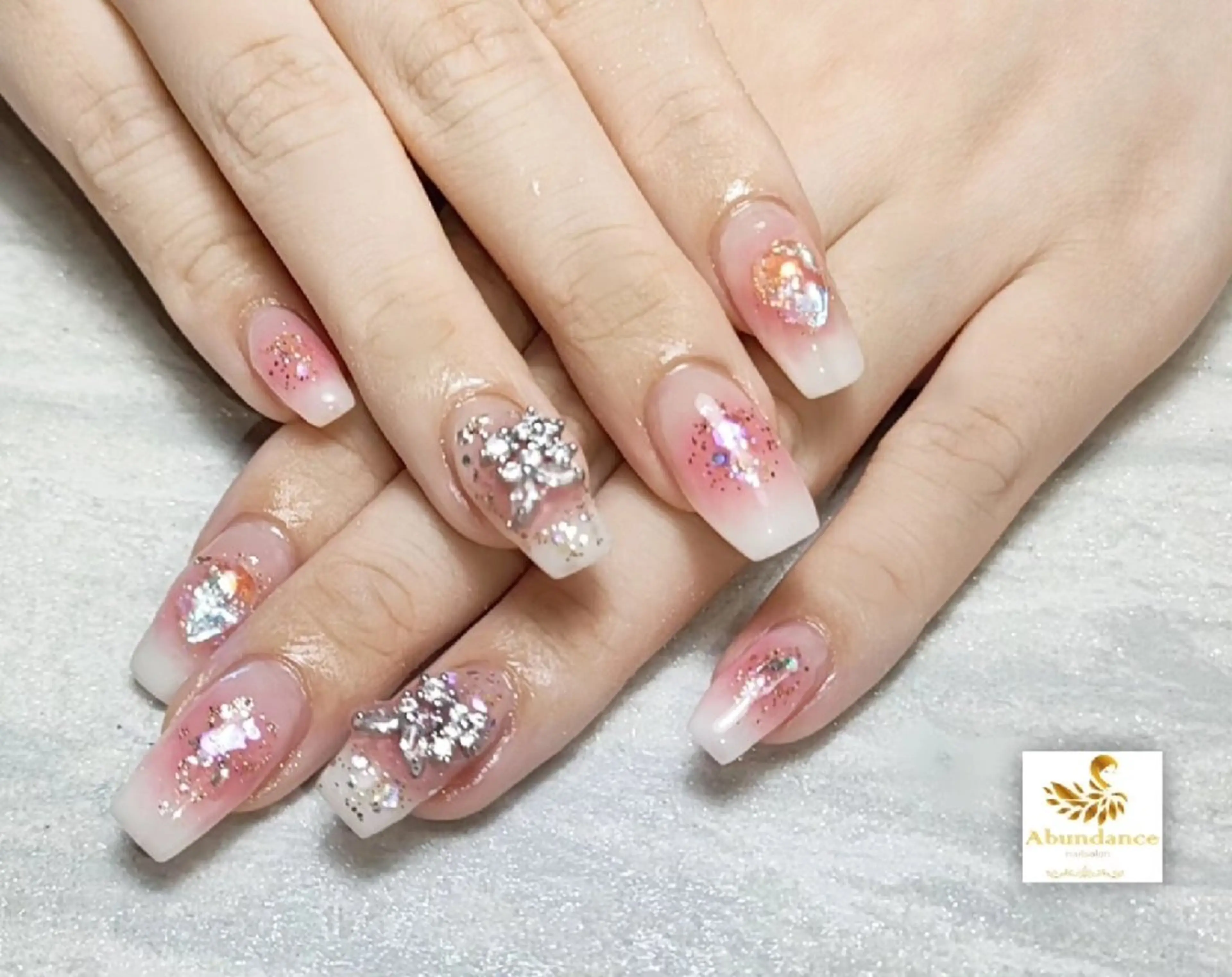 ネイル チークネイル ハンドネイル 完全予約制個室サロン Abundancesのネイルデザイン