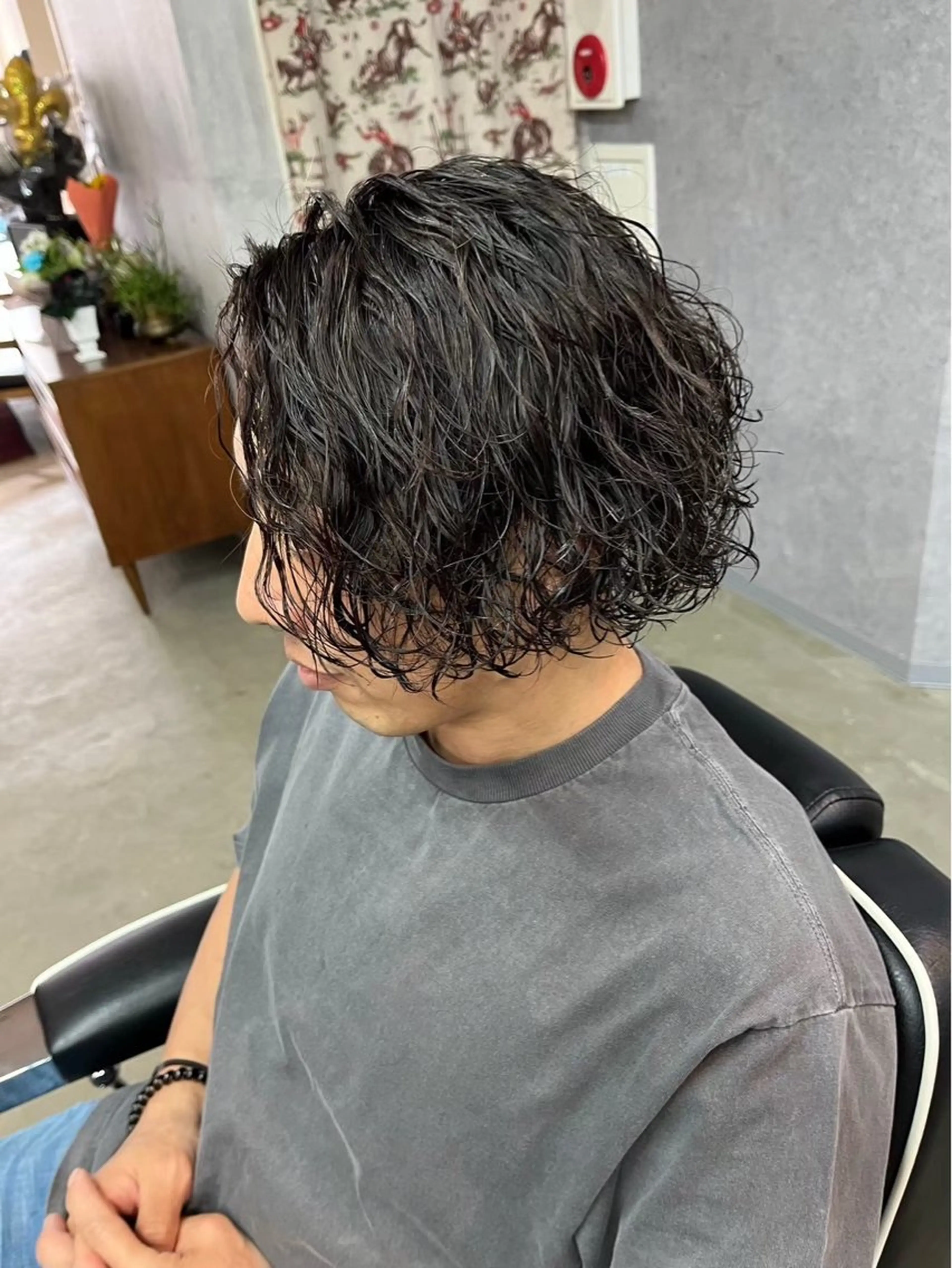 セミロング パーマ メンズ メンズバレイヤージュ シャドウパーマのヘアスタイル