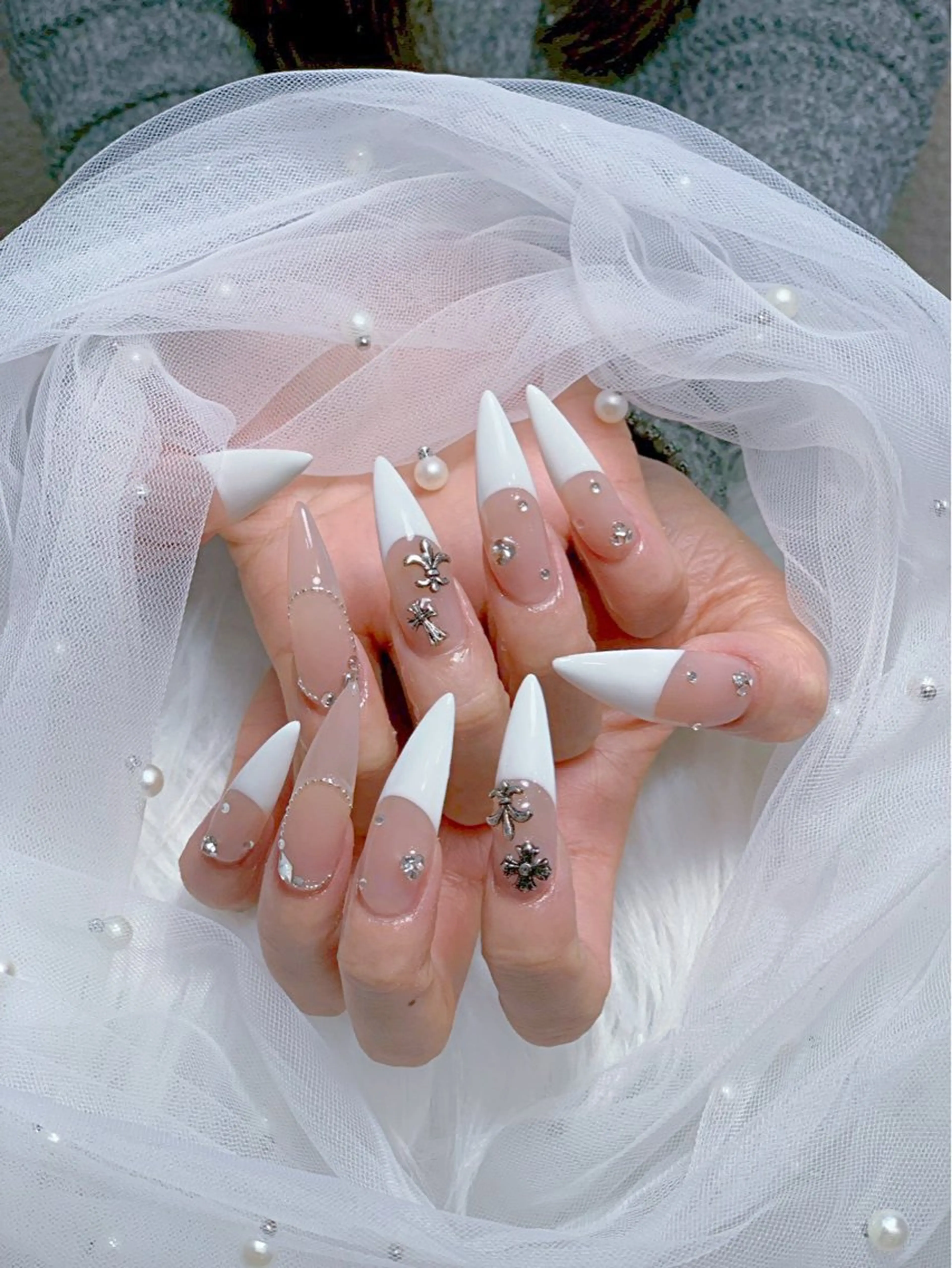 ネイル アートネイル オーロラネイル チークネイル 長さ出し フットネイル ハンドネイル ハンドケア Mio_ Noiranailのネイルデザイン