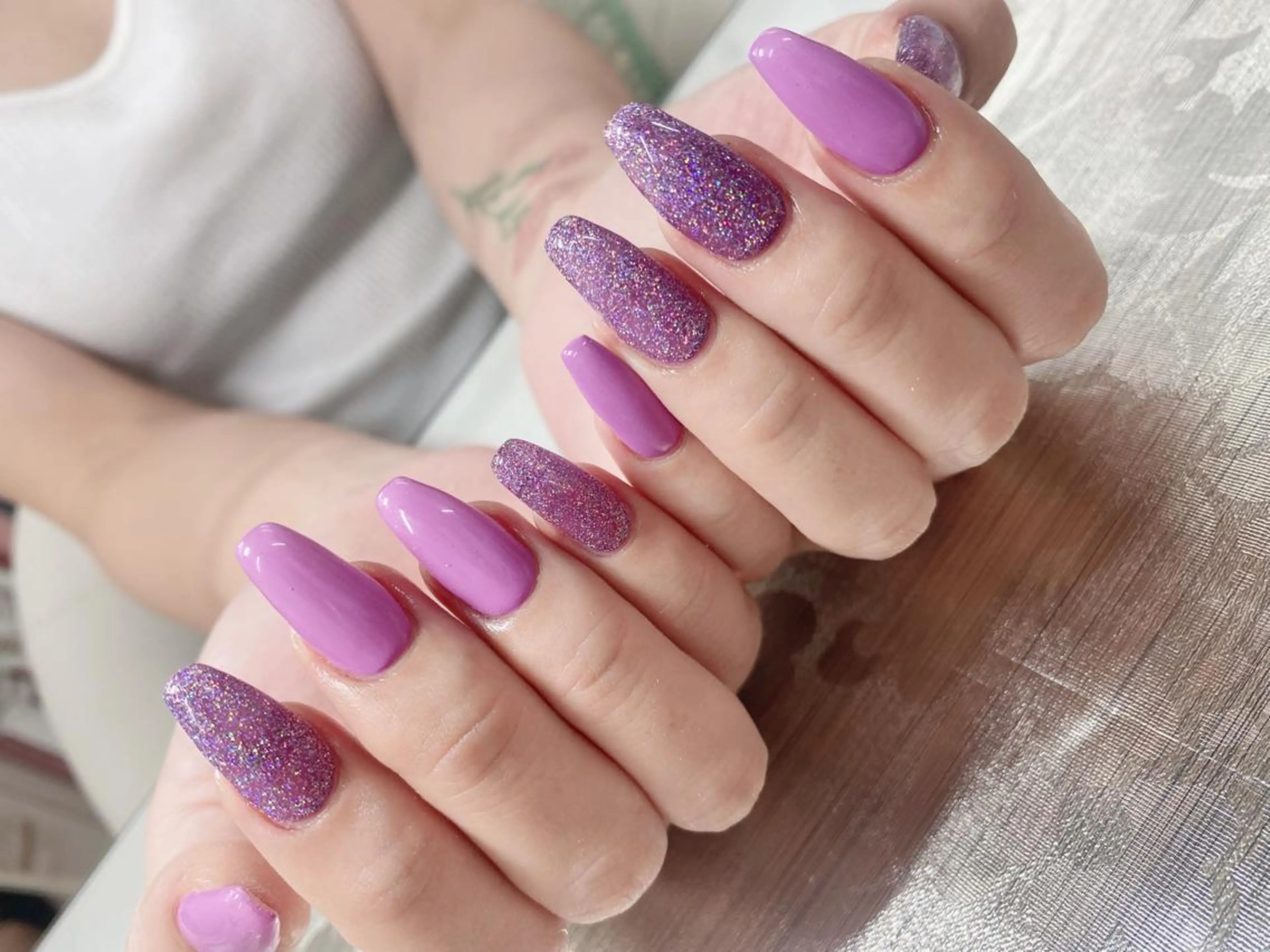 ネイル ハンドネイル I-nailロング /ワンホン/キラキラのネイルデザイン