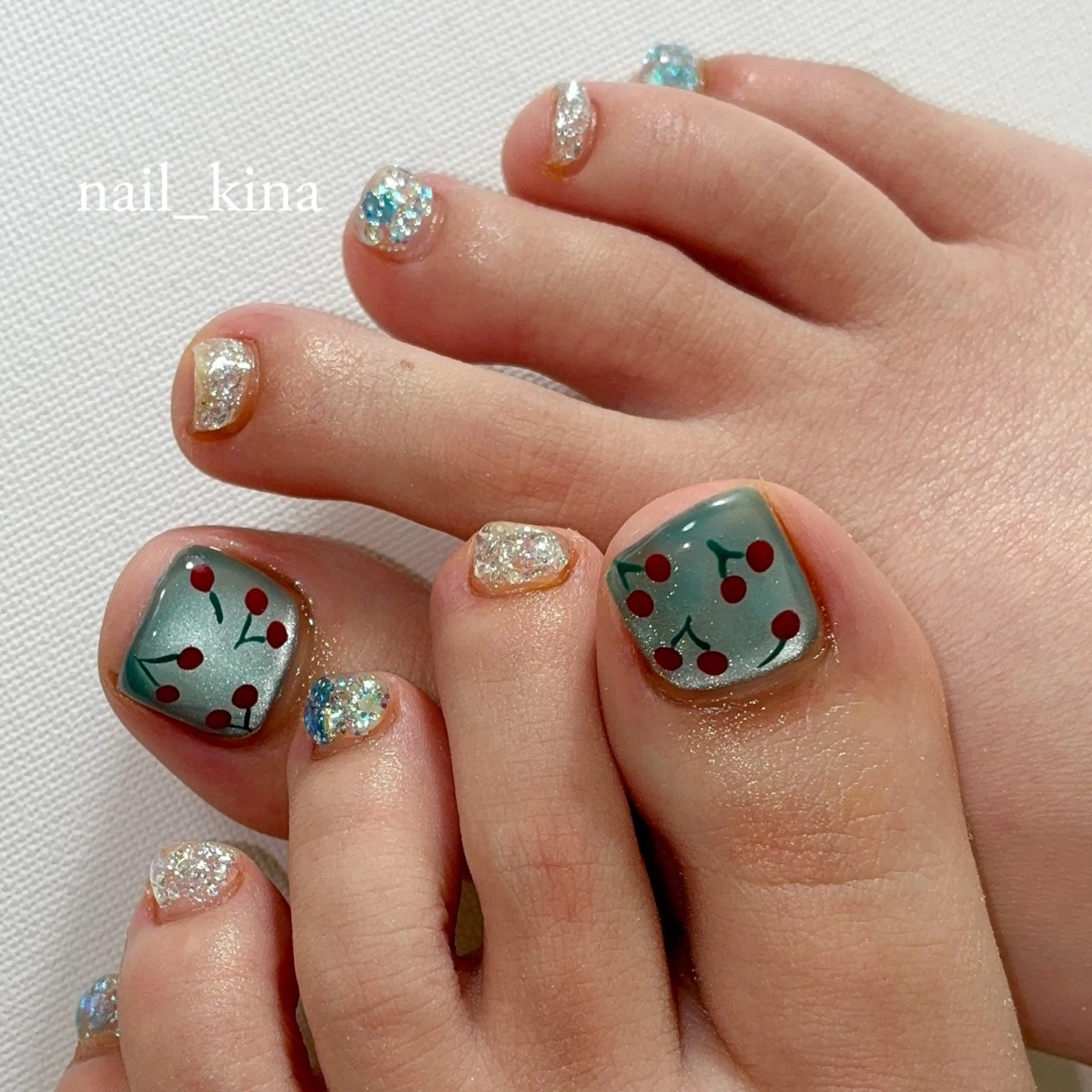 ネイル フットネイル ワンカラーネイル 夏ネイル nail_ kinaのネイルデザイン
