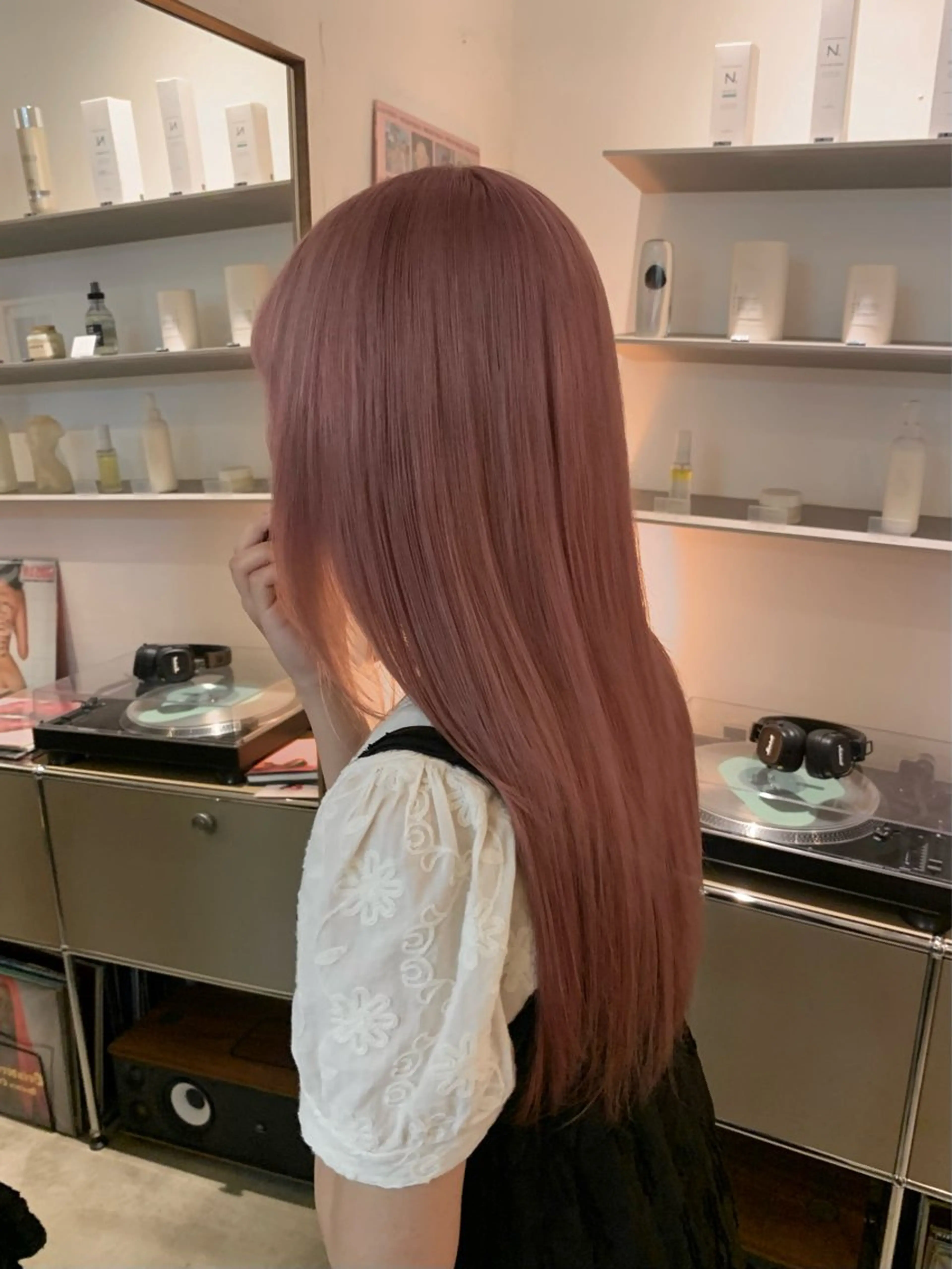 カラー hinata /ハイトーンのヘアスタイル