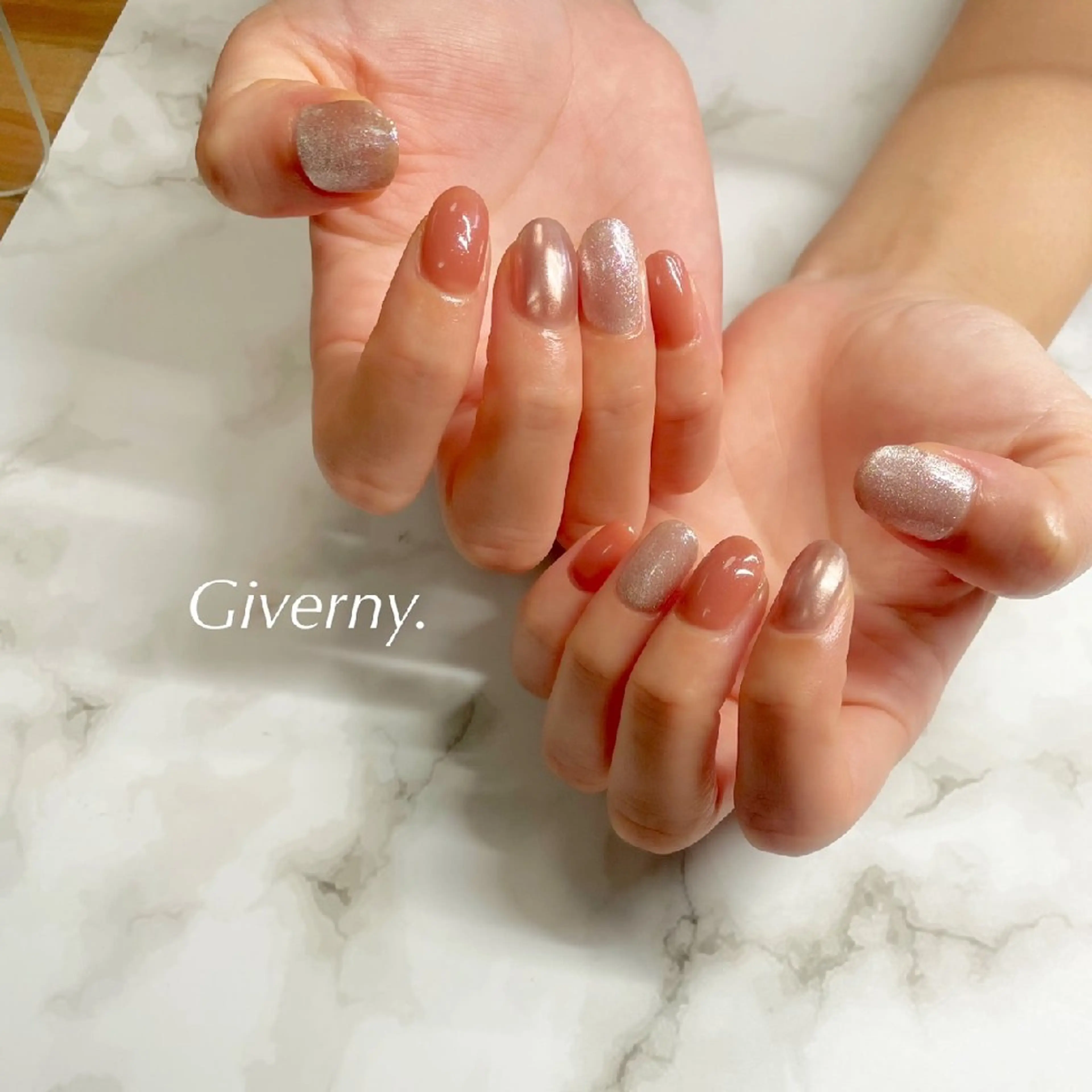 ネイル マグネットネイル ミラーネイル ハンドネイル Giverny .のネイルデザイン