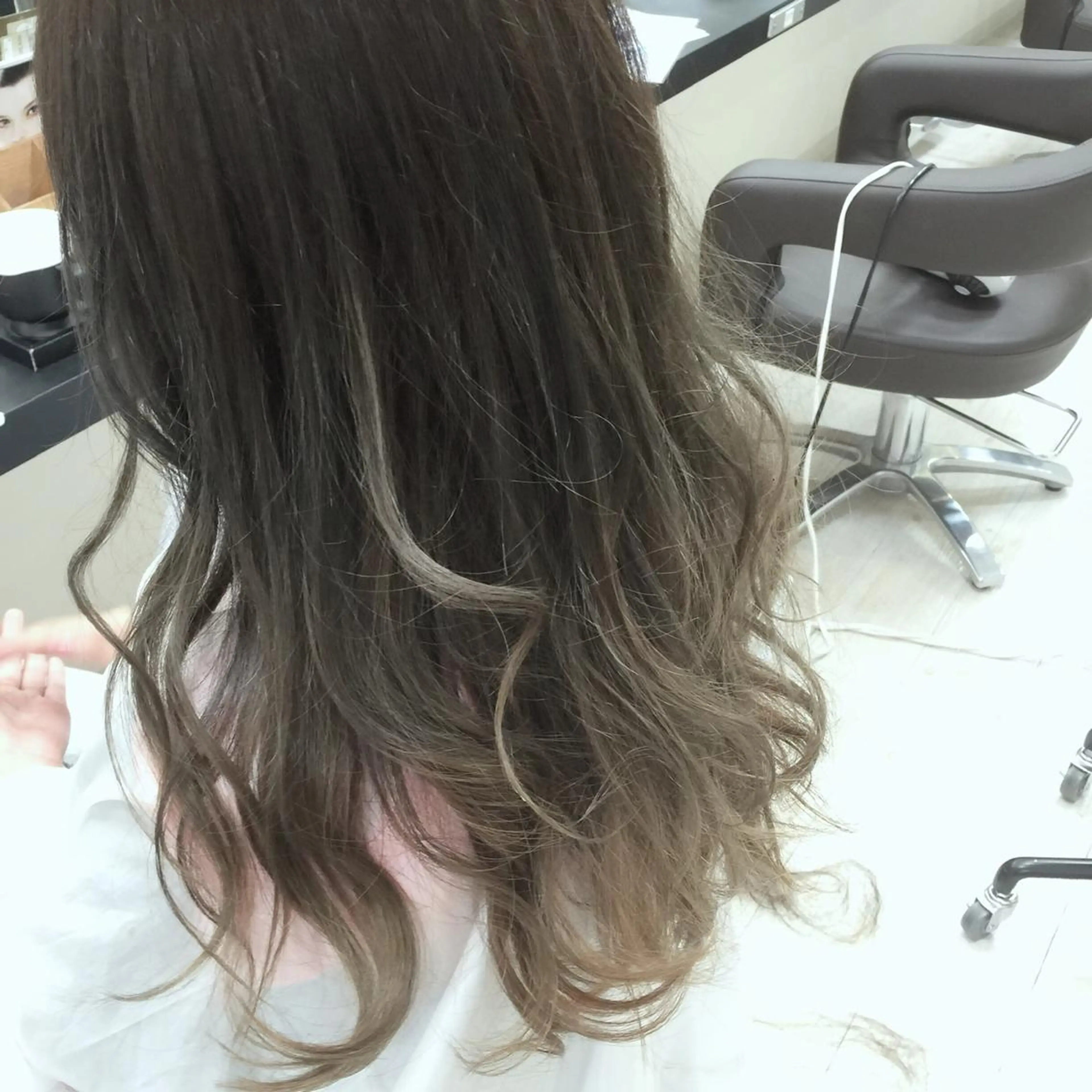カラー デザインカラー Lienのヘアスタイル