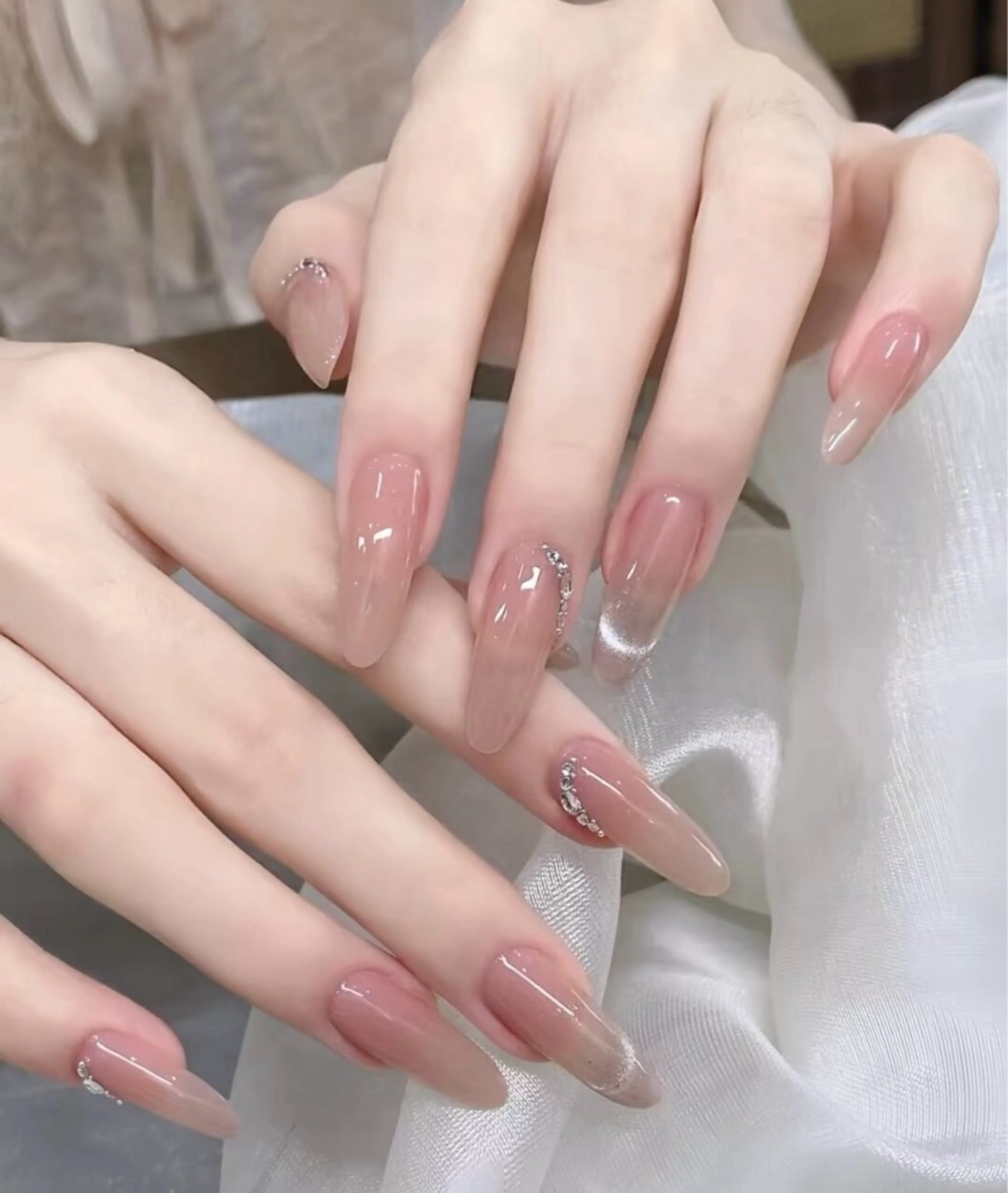 ネイル チークネイル 長さ出し フラワーネイル フレンチネイル ガーリー sun nail池袋 モデル募集のネイルデザイン