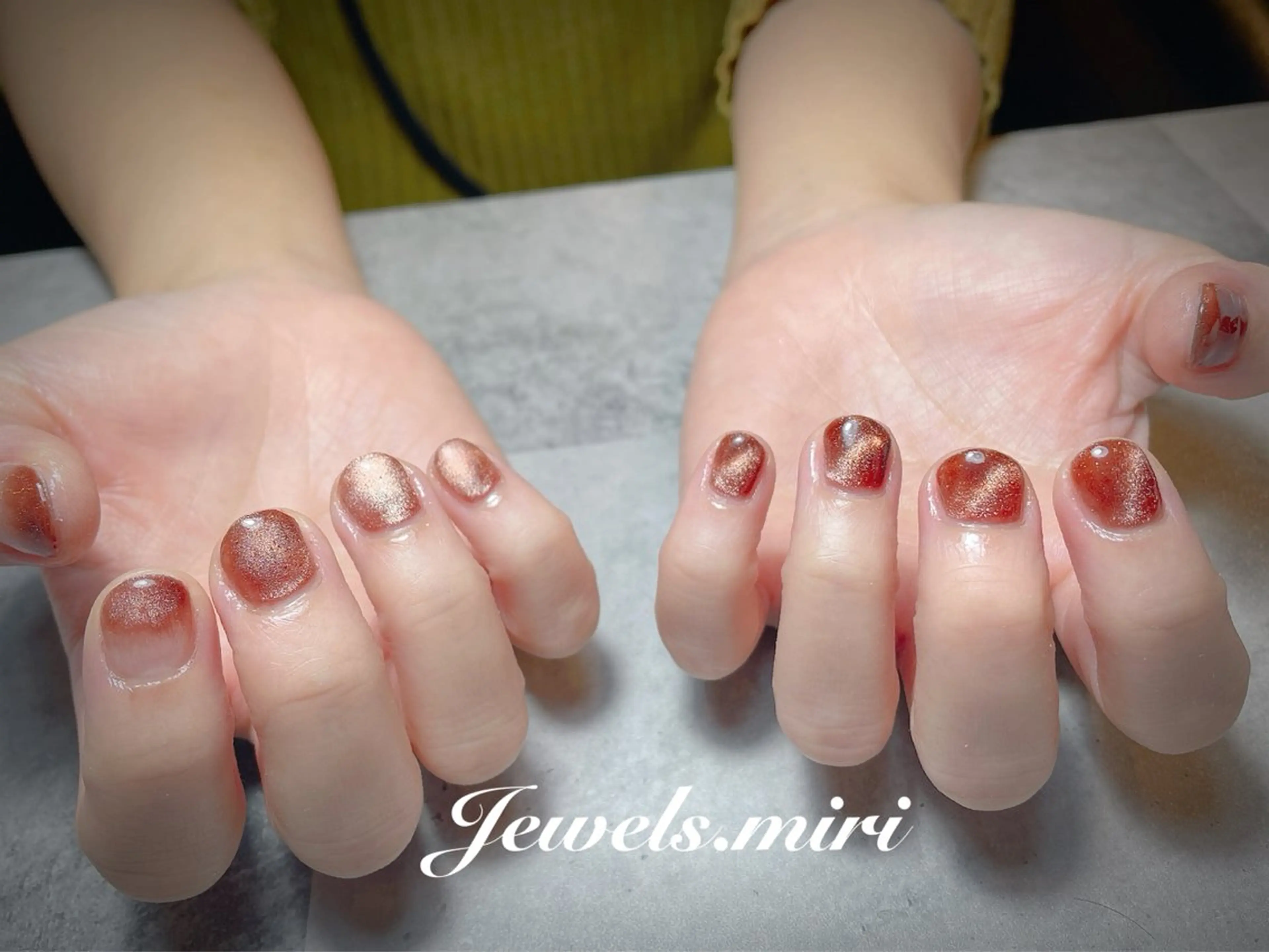 ネイル ブラウン ジェルネイル キラキラネイル マグネットネイル 持ち込み Jewels nail lily 白楽所属・ネイルサロン Jewels Mのネイルデザイン