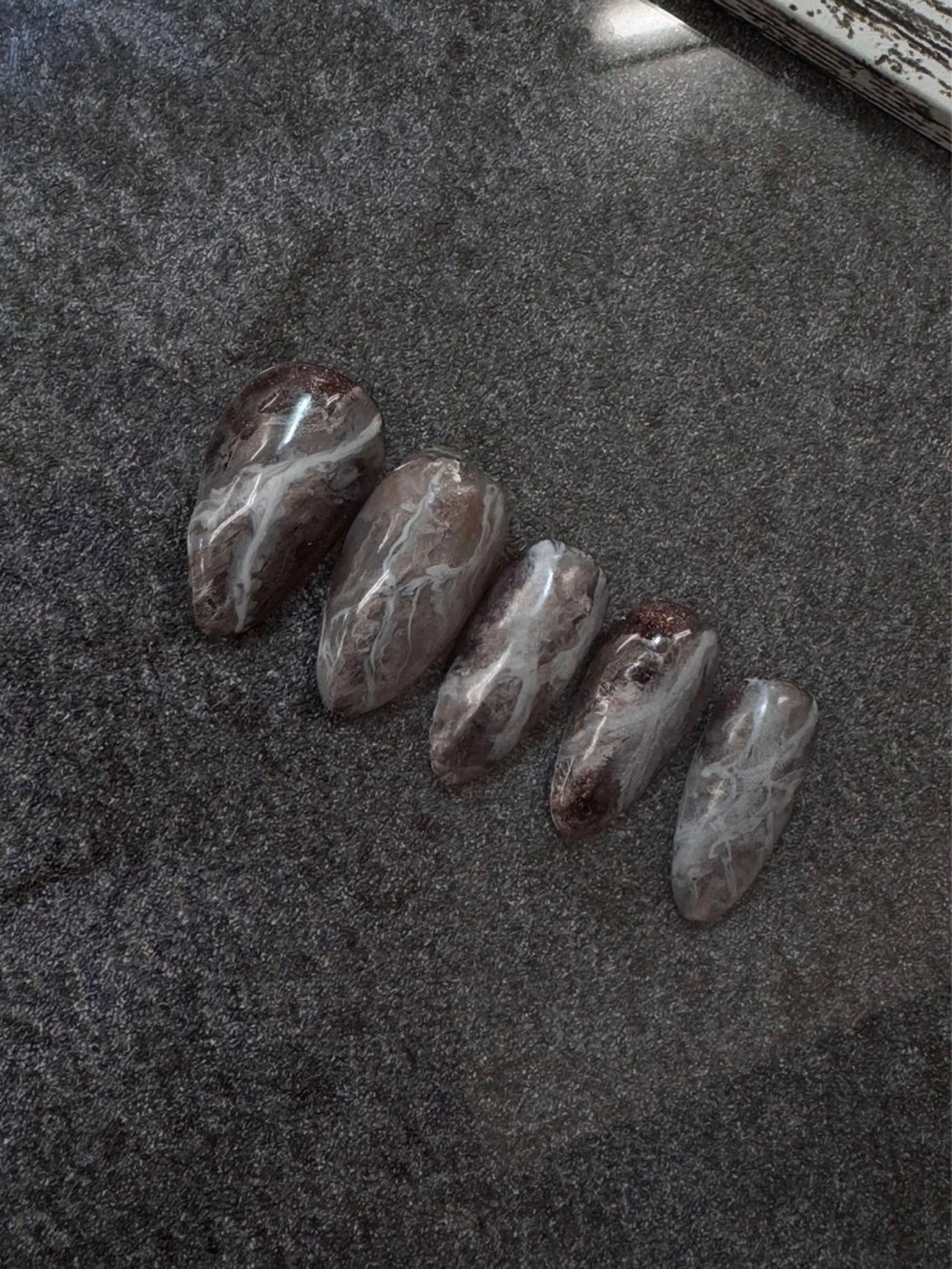 ネイル アートネイル オーロラネイル チークネイル 長さ出し フットネイル Anh 歌舞伎町のネイルデザイン