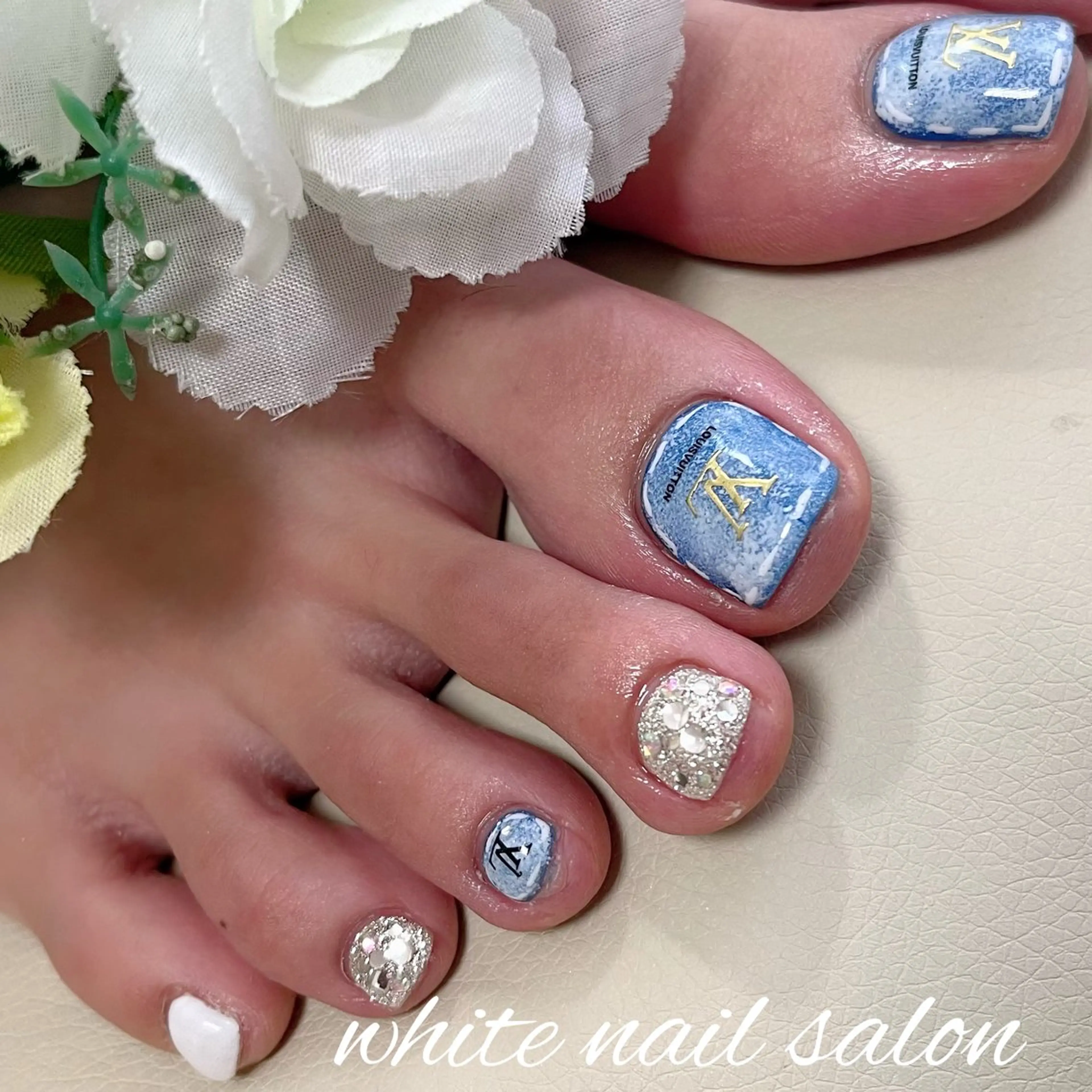ネイル ラメ(グリッター) フットネイル white nail salonのネイルデザイン