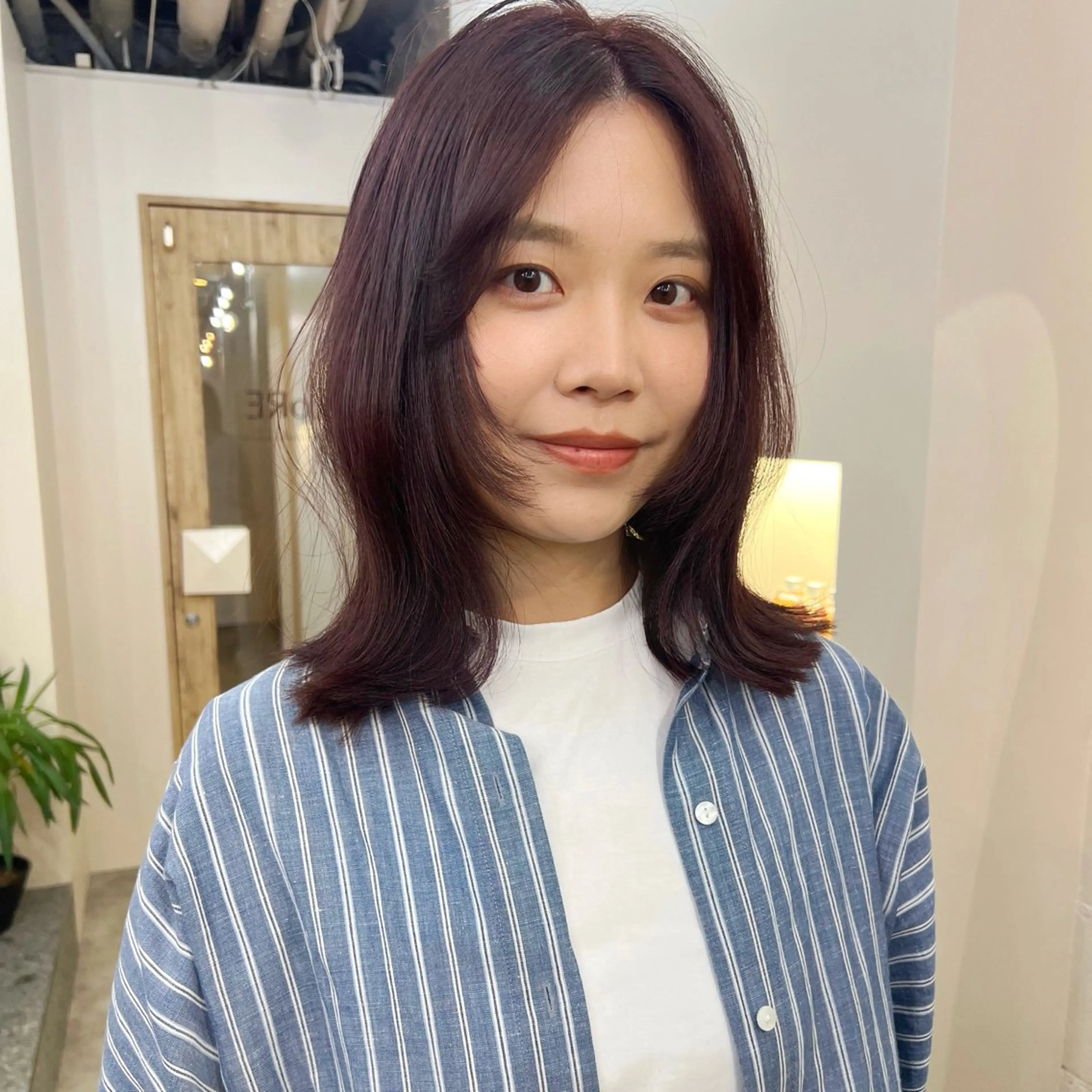 ミディアム カット ヘアカラー トリートメント 透明感カラー/顔周り 臼井逸美のヘアスタイル