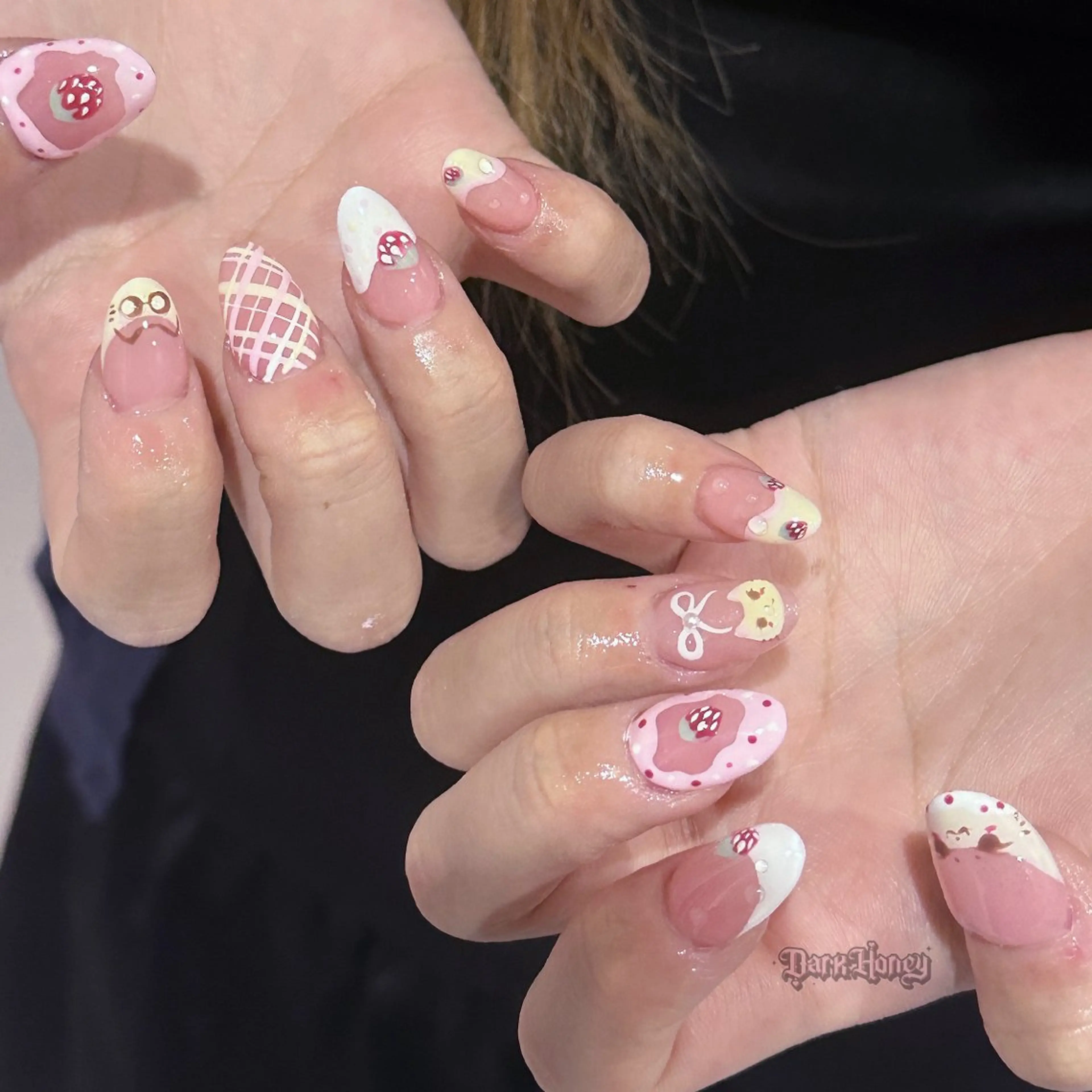 ネイル ハンドネイル Dark honey スカルプ専門原宿店のネイルデザイン