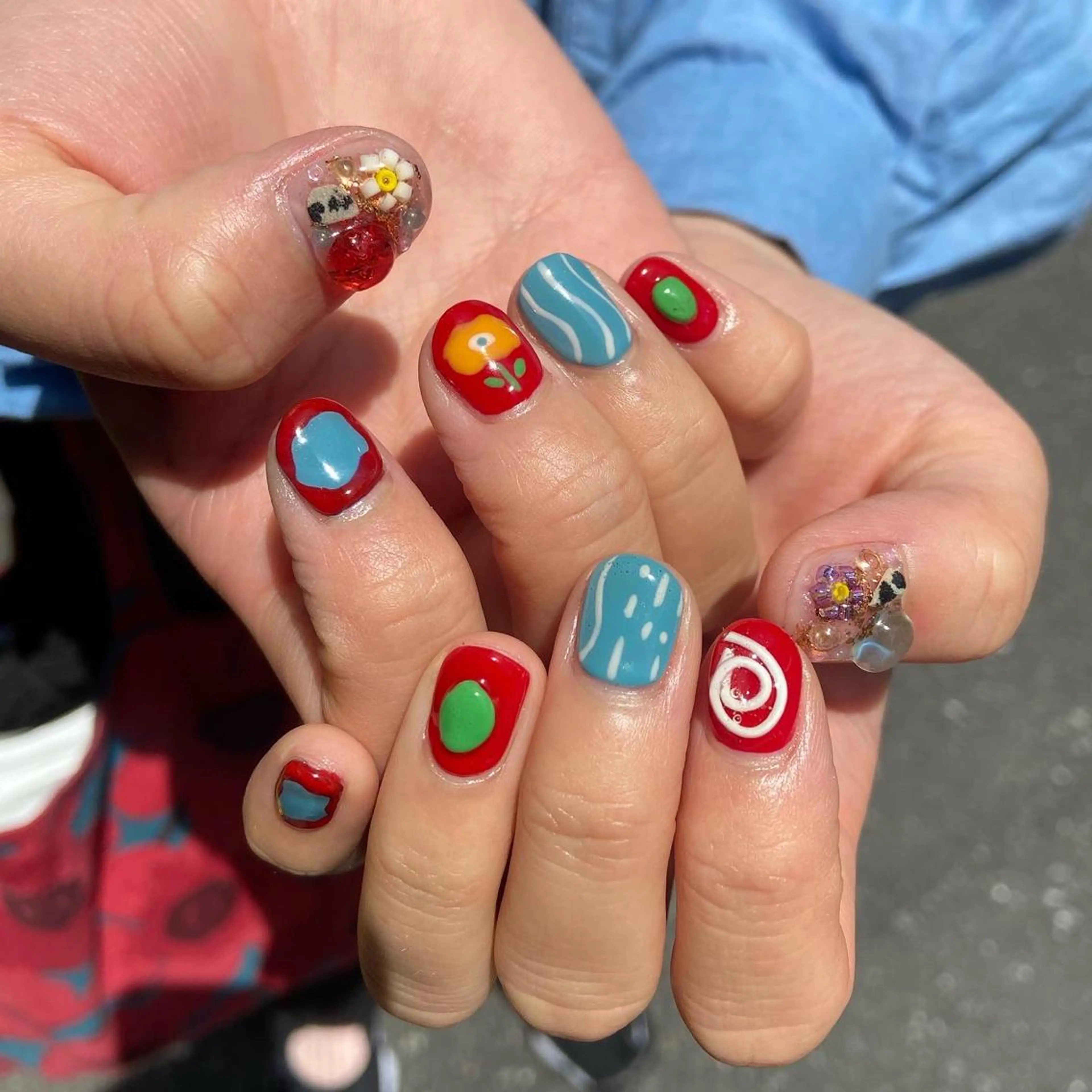 ネイル アートネイル フラワーネイル 赤色 ショートネイル . unffのネイルデザイン