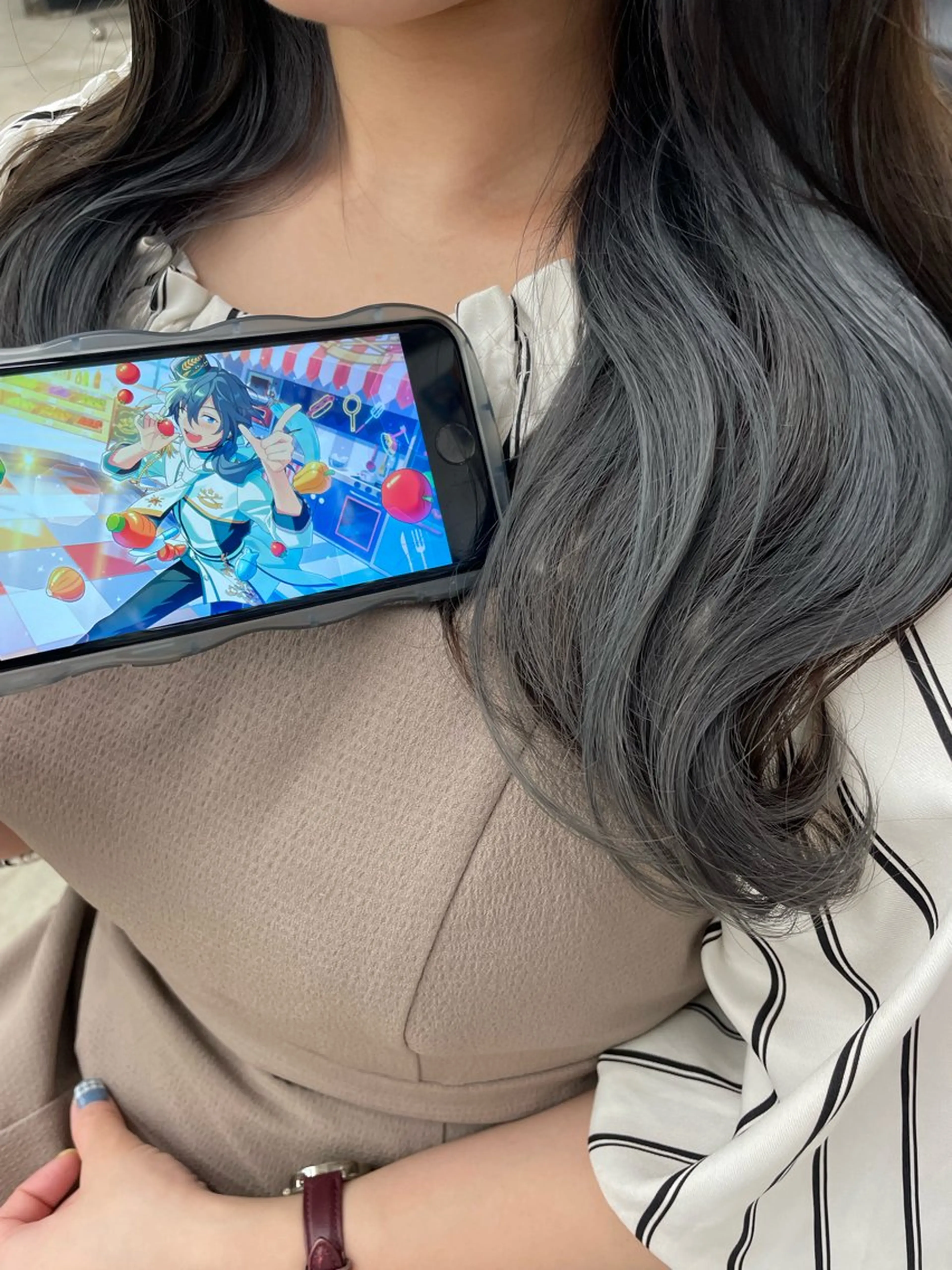 ロング カラー イヤリングカラー インナーカラー シルバー ヘアカラー トリートメント インナーカラー/推し ウルフ/アニメカラーのヘアスタイル