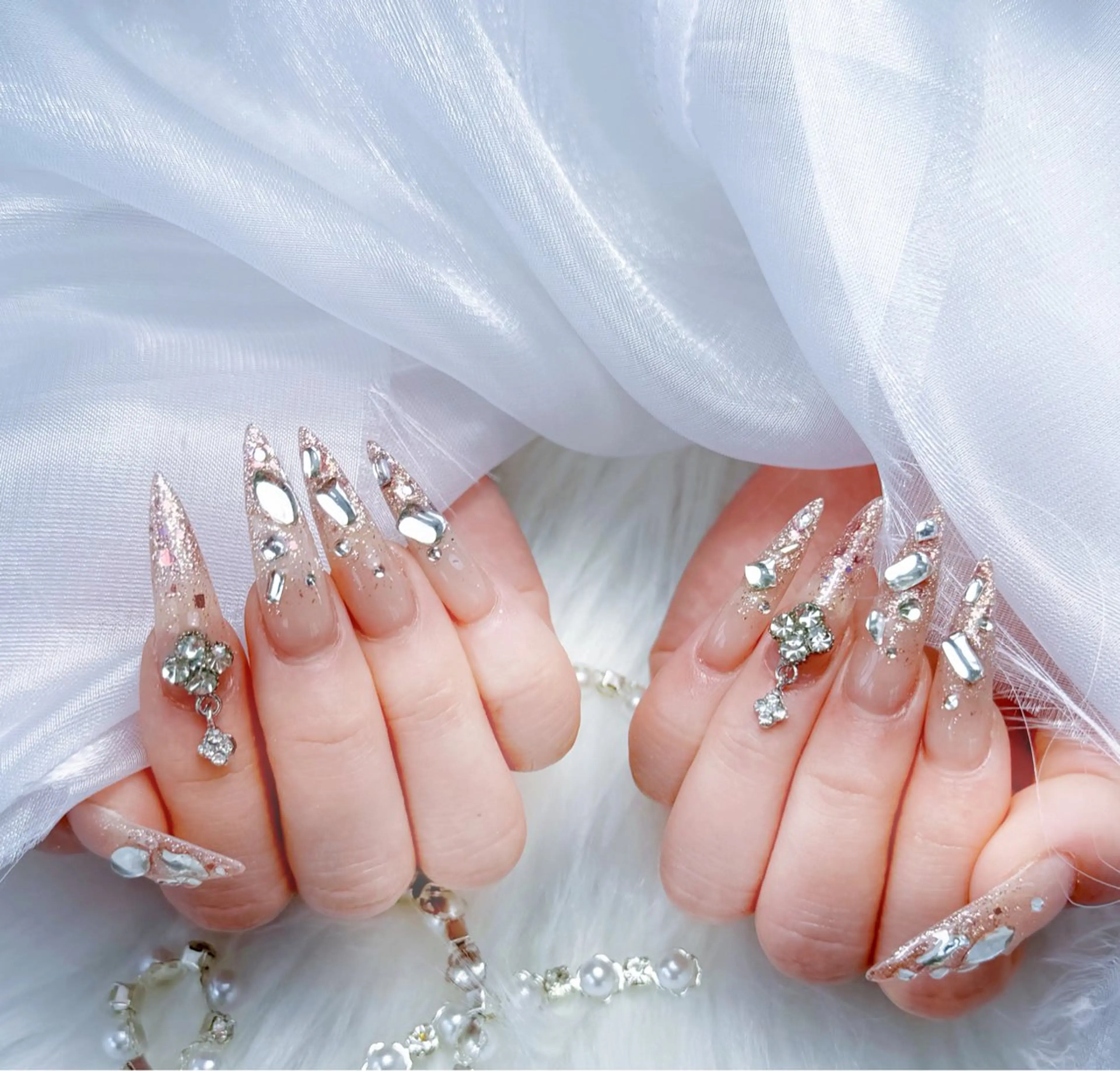 ネイル キラキラネイル ピンク 春ネイル ハンドネイル ハンドケア いちご ちゃんのネイルデザイン