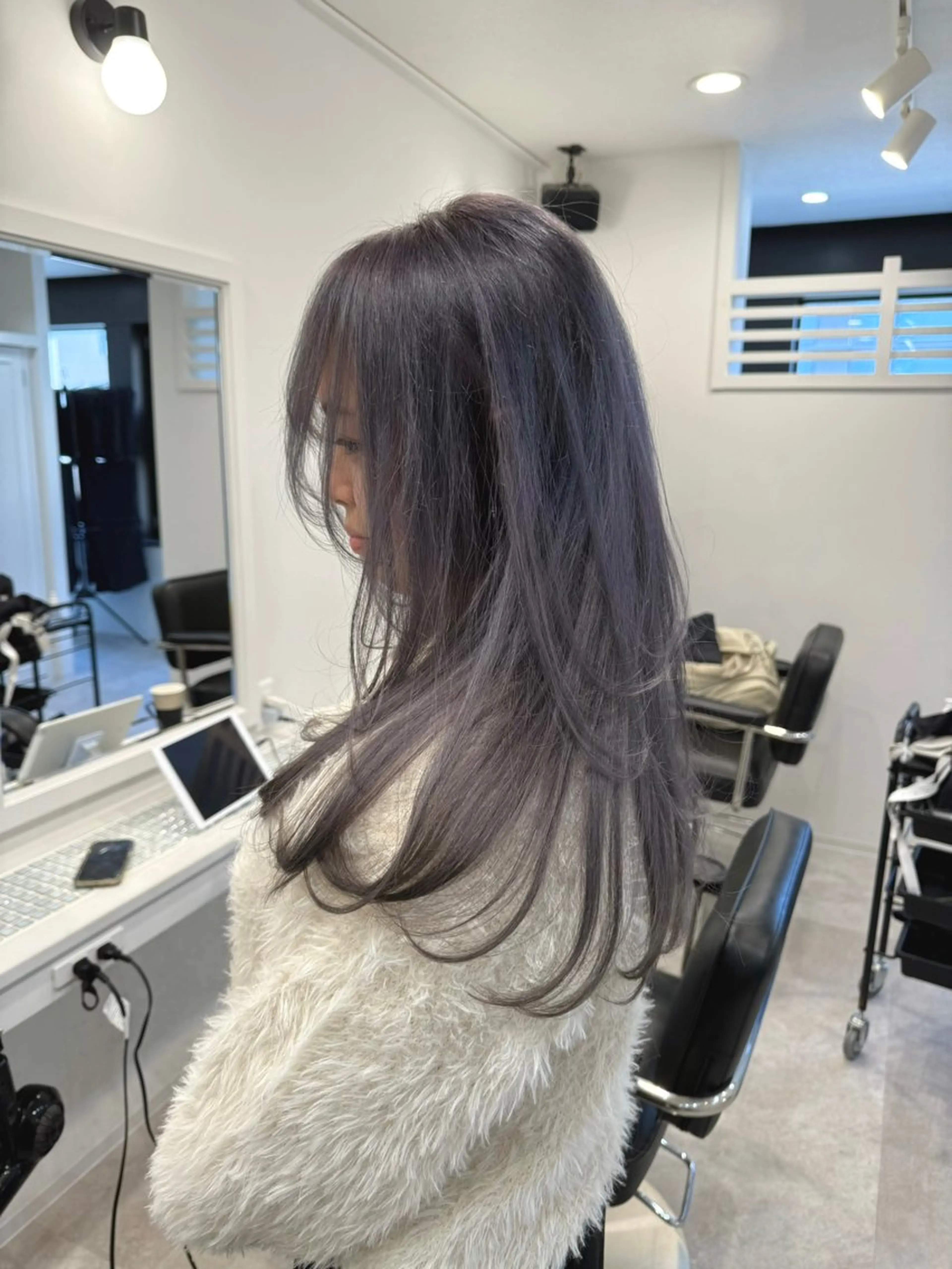 ロング カラー ヘアアレンジ グレージュ ラベンダーカラー ラベンダーグレージュ ラベンダーグレー レイヤーカット カット ヘアカラー SALOWIN京都河原町Suite店所属・外国人風レイヤー/ ハイトーンSHUのヘアスタイル