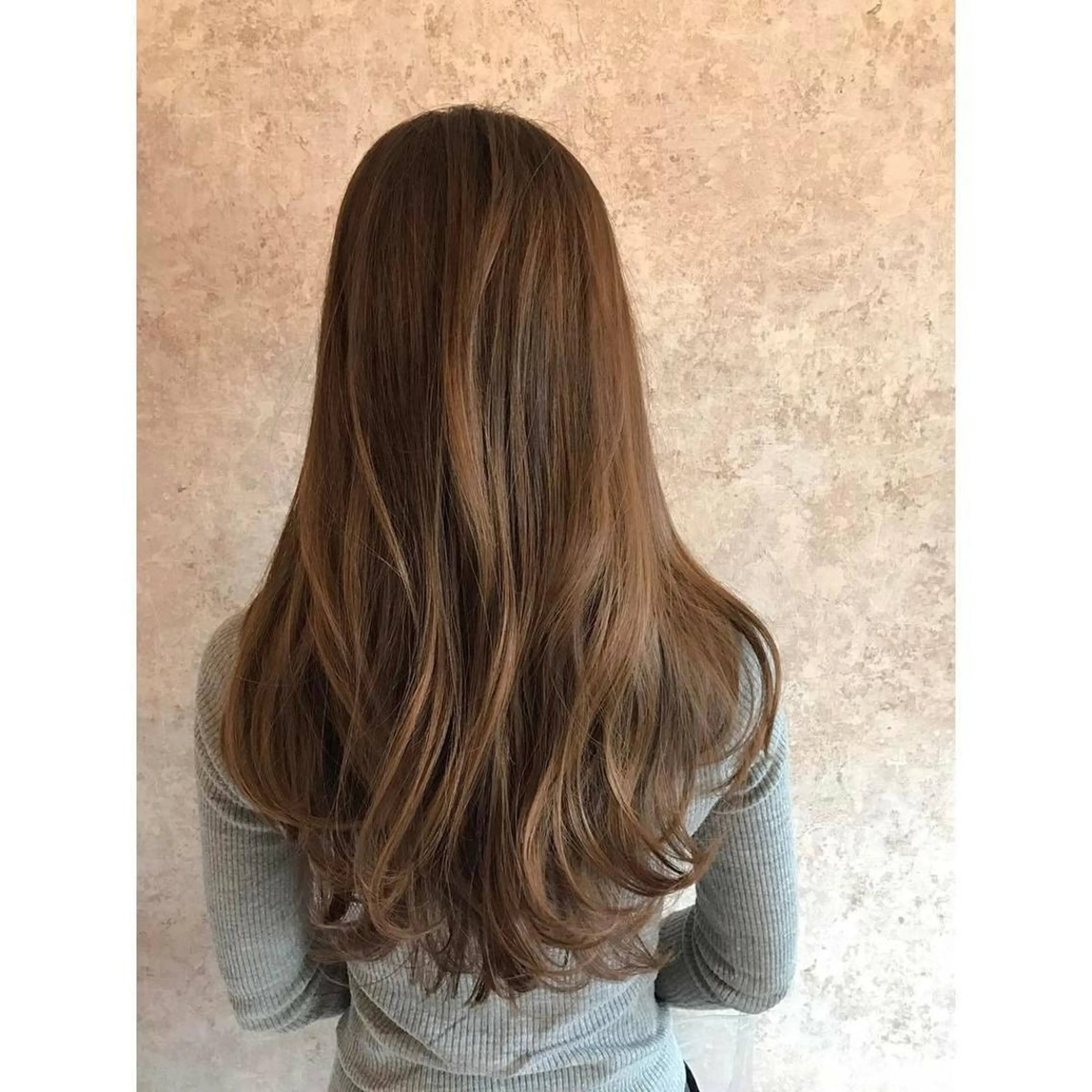 ミディアム due hair 京都駅前店 MILBON オージュア認定サロン【デューヘアー】所属・ハイトーンブリーチ 土坂　由志【京都】のヘアスタイル