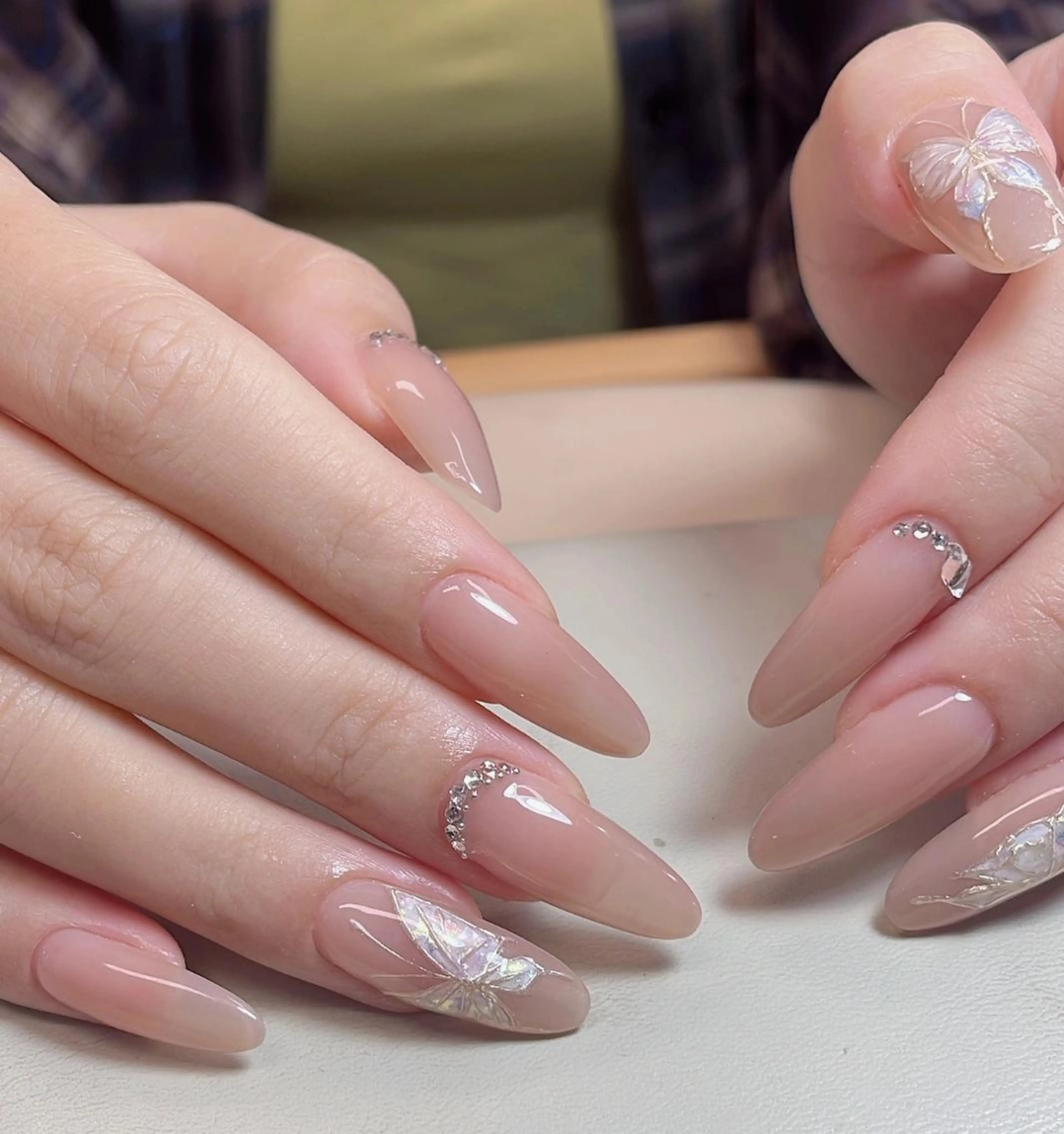 ネイル アートネイル 長さ出し ネイルチップ Queens ciciのネイルデザイン