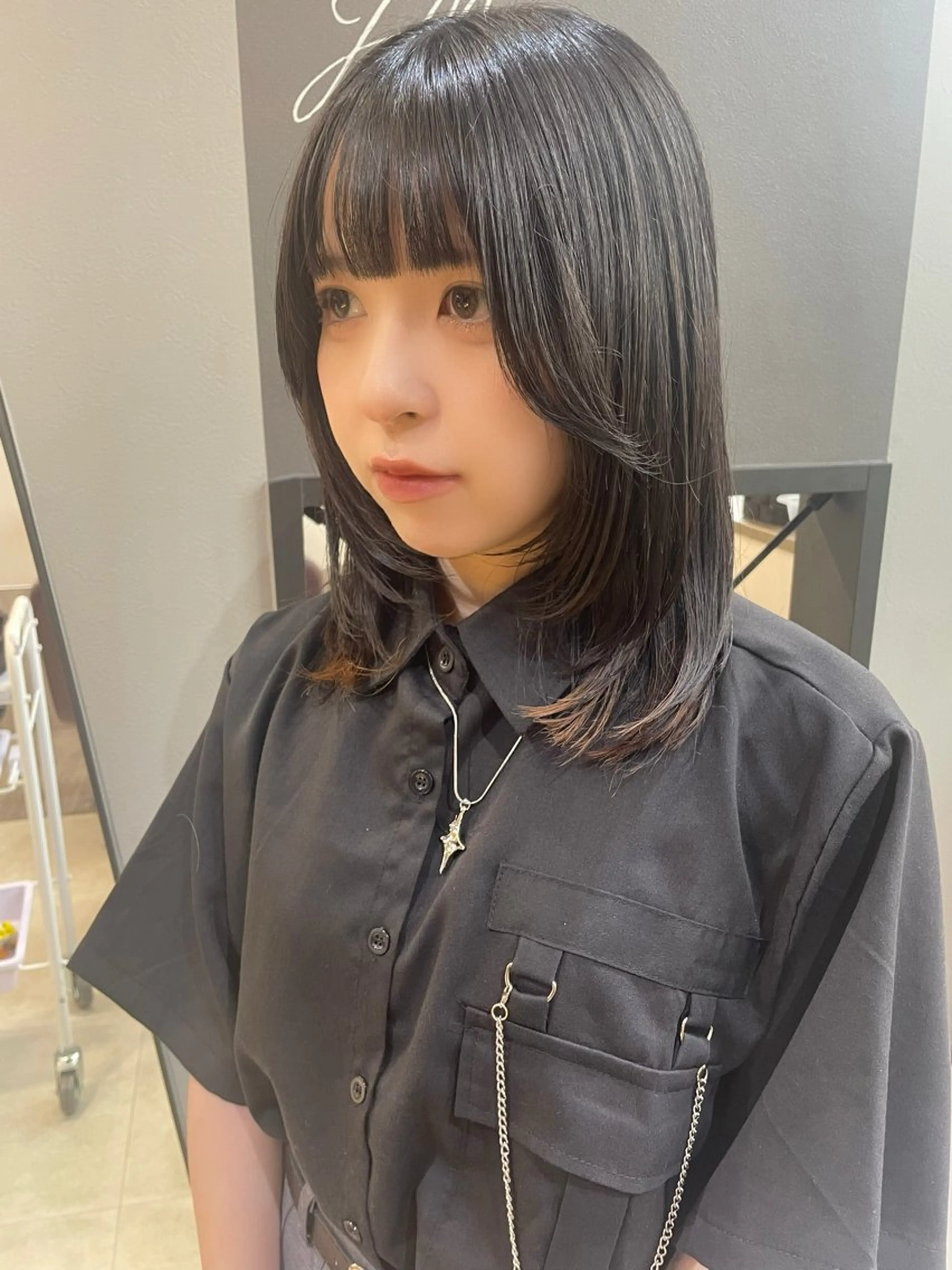 ミディアム レイヤーカット AIRI layer cut hairのヘアスタイル
